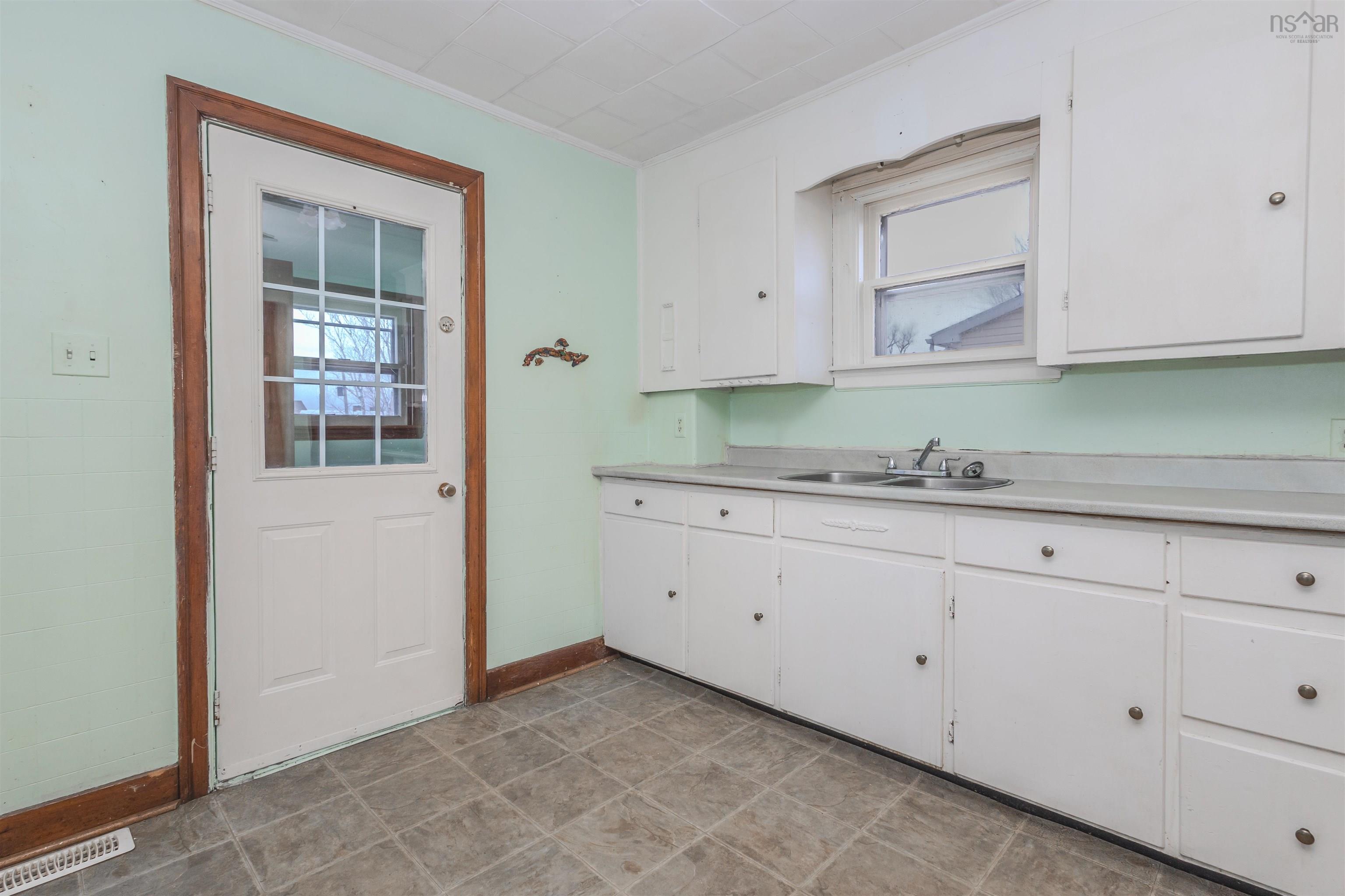 $275,000.00: 307 Cabot Street, Sydney