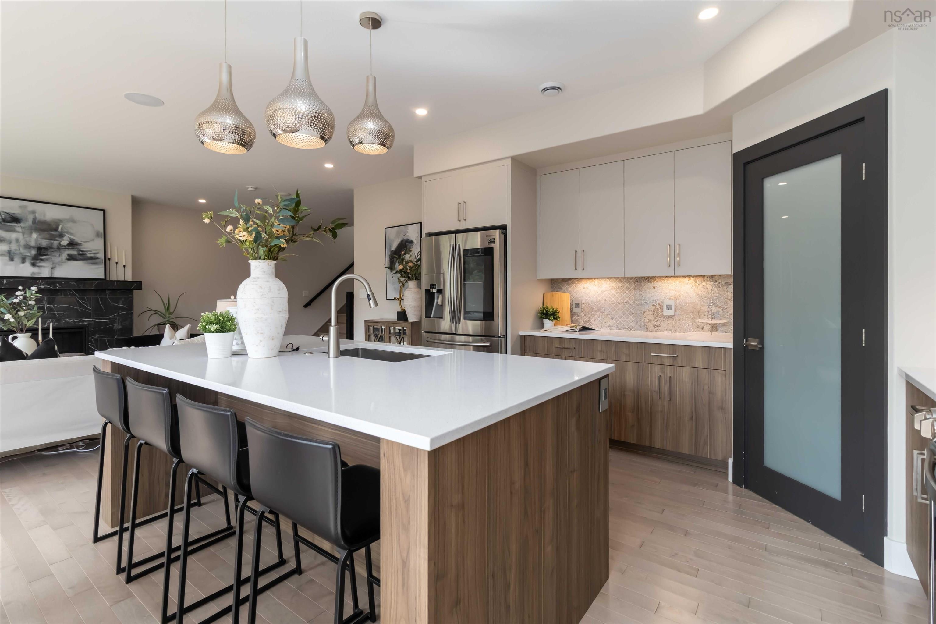 $1,239,000.00: 128 Innsbrook Way, Bedford