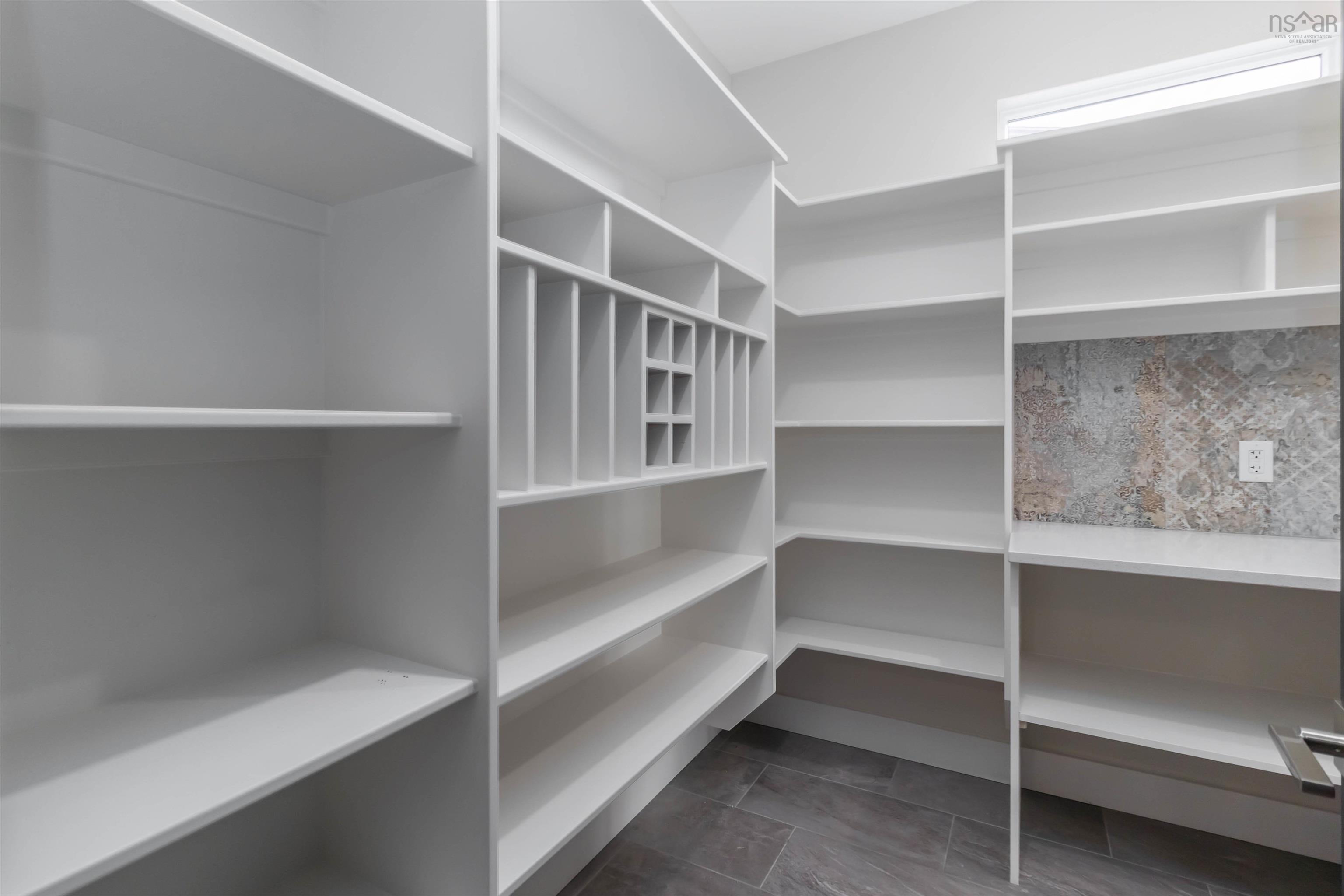 $1,239,000.00: 128 Innsbrook Way, Bedford