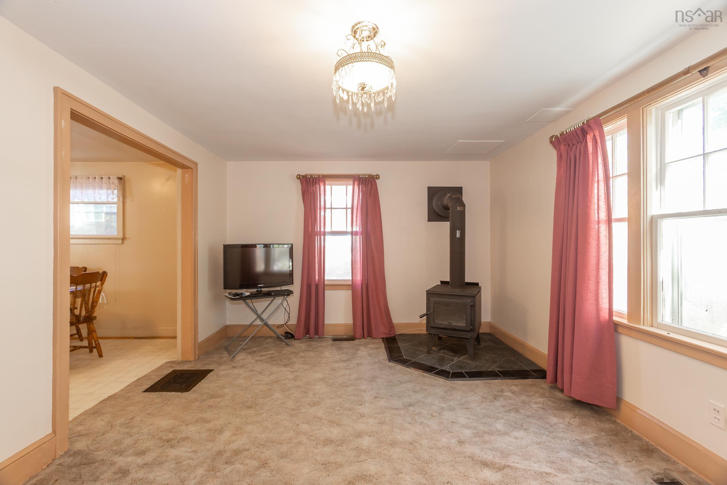 $325,000.00: 9495 Highway 10, Nictaux