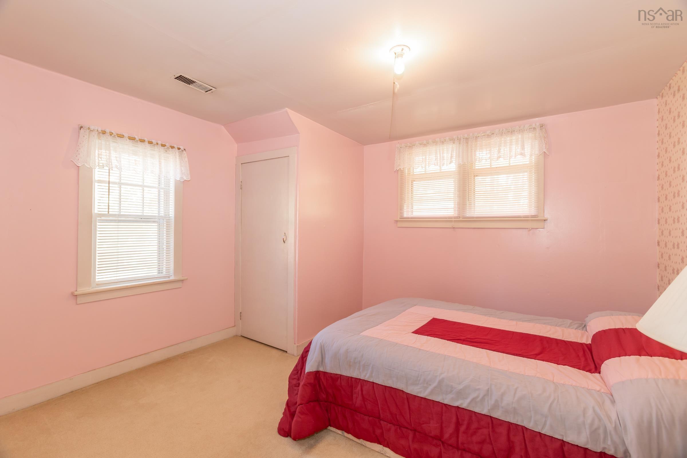 $325,000.00: 9495 Highway 10, Nictaux