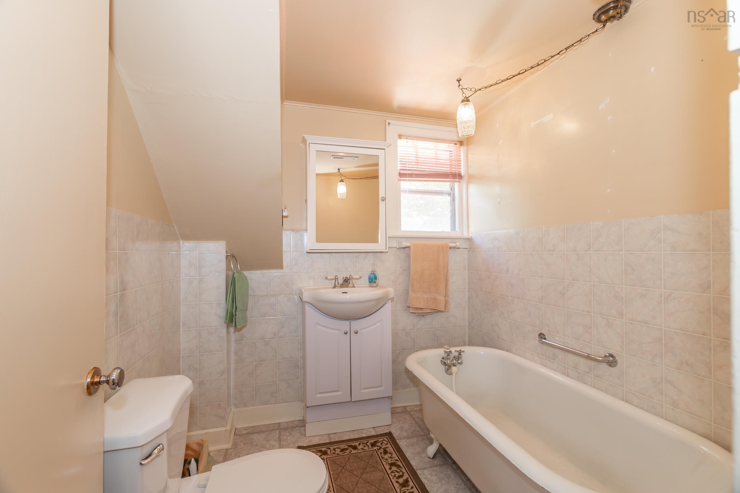 $325,000.00: 9495 Highway 10, Nictaux