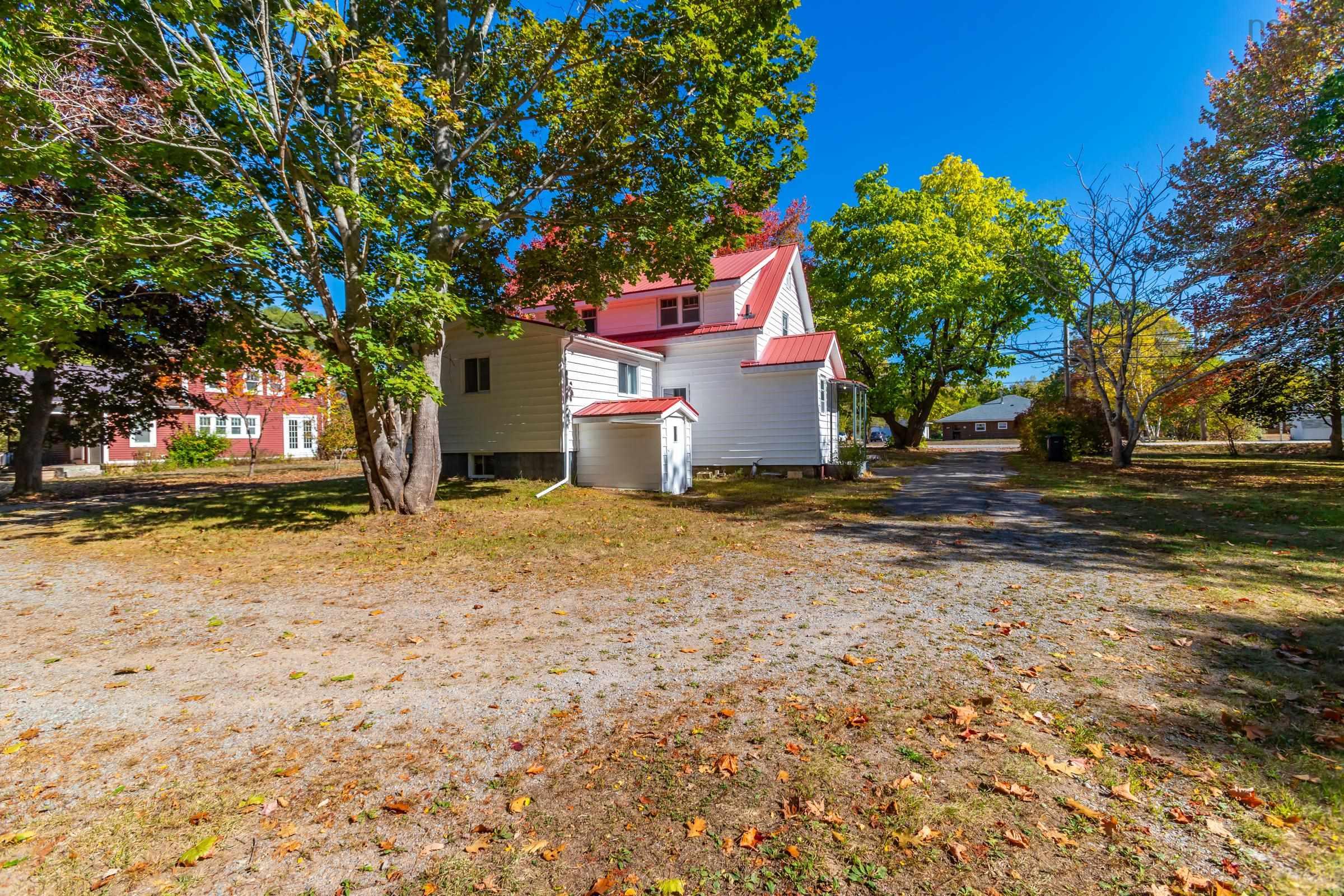 $325,000.00: 9495 Highway 10, Nictaux