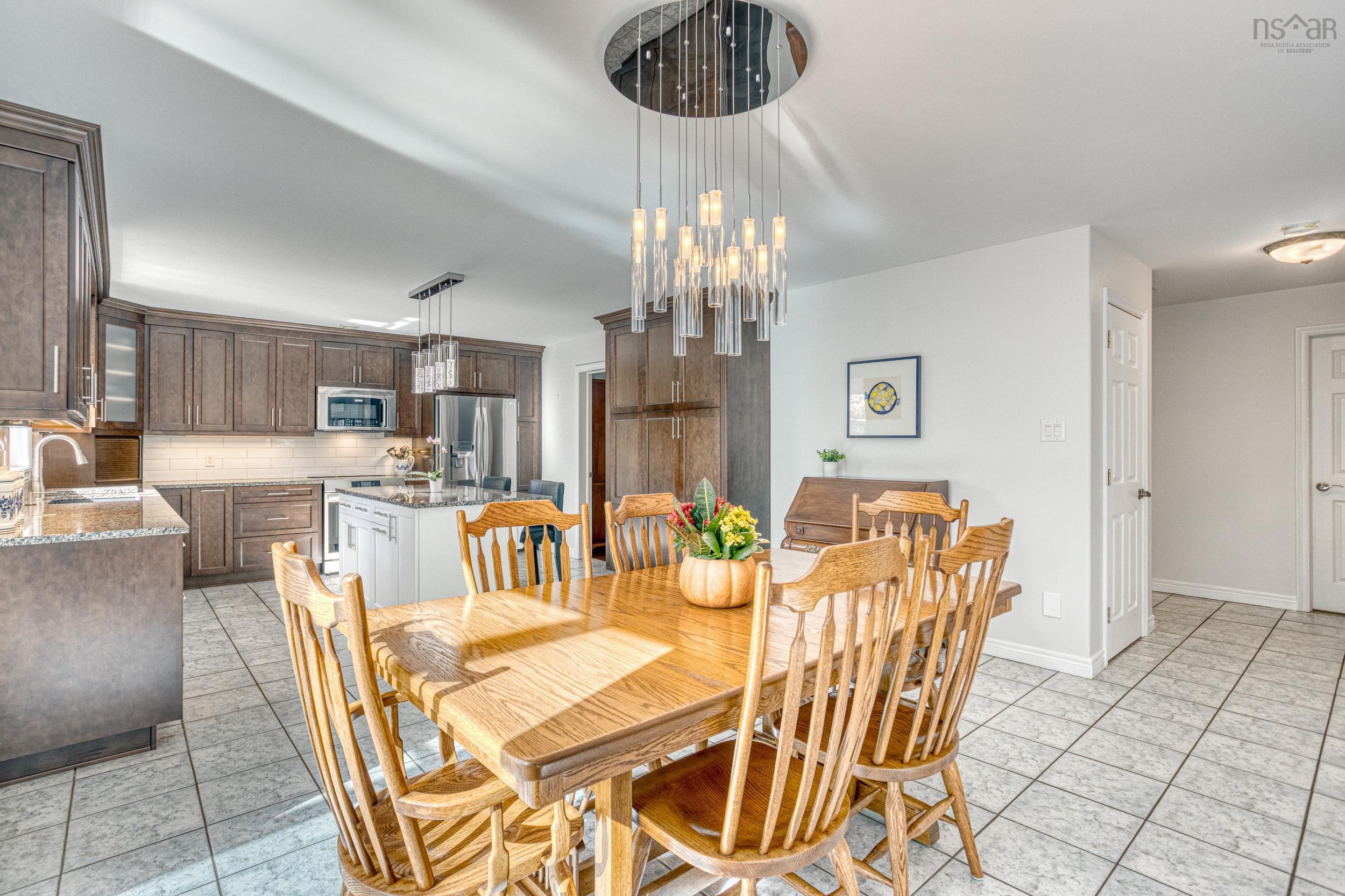 $850,000.00: 55 SUMMIT Crescent, Upper Tantallon