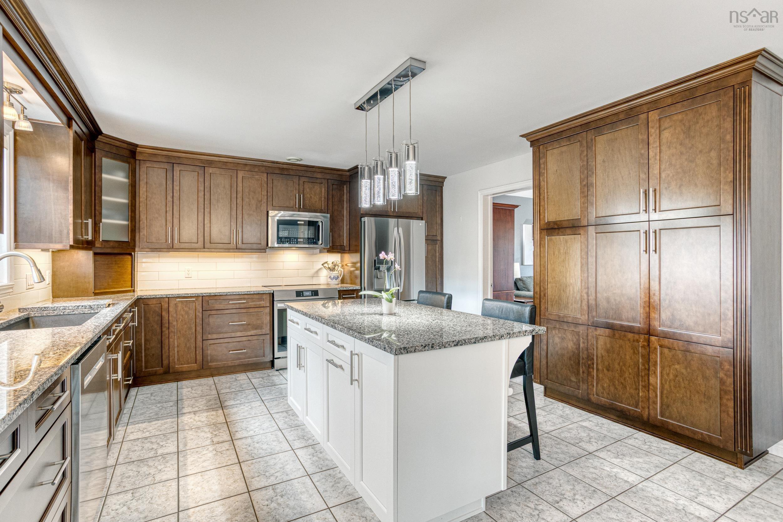 $850,000.00: 55 SUMMIT Crescent, Upper Tantallon