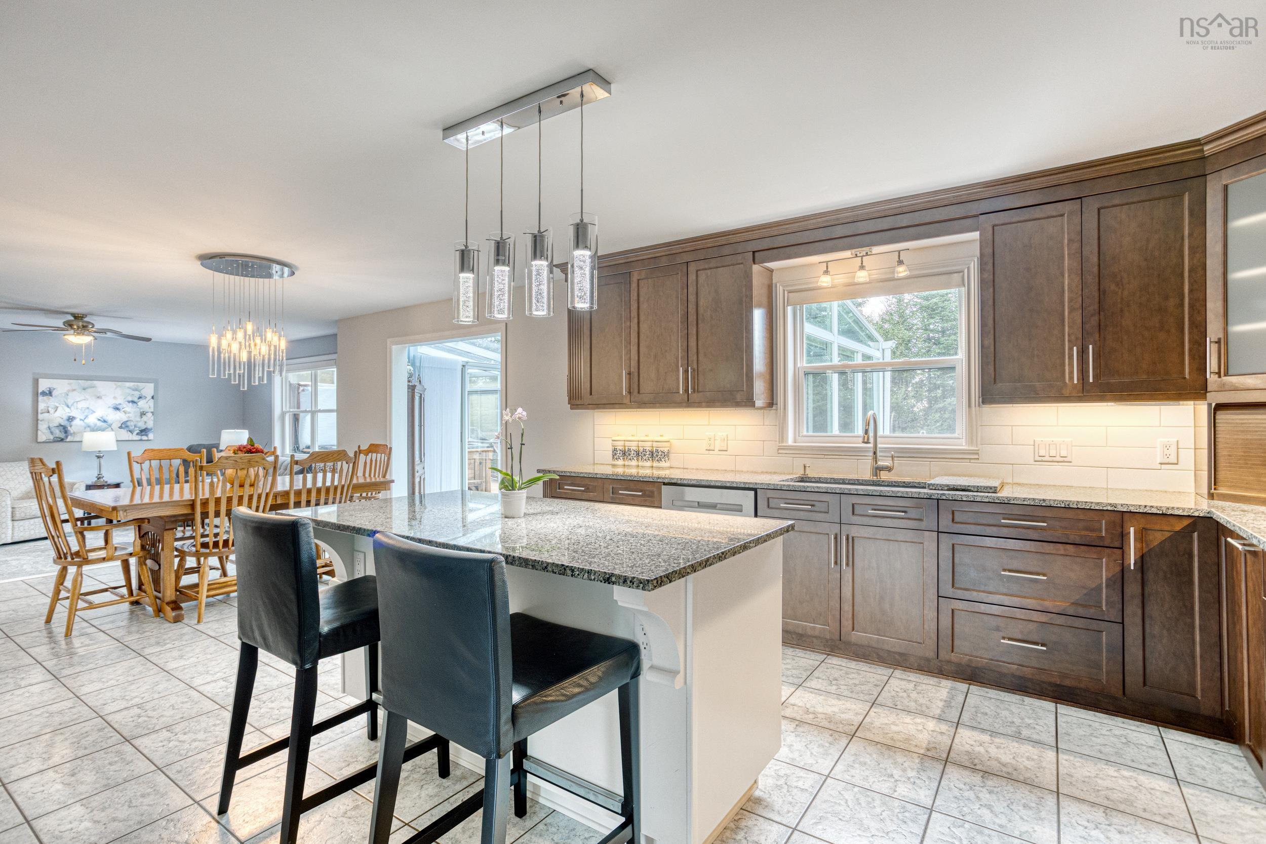 $850,000.00: 55 SUMMIT Crescent, Upper Tantallon