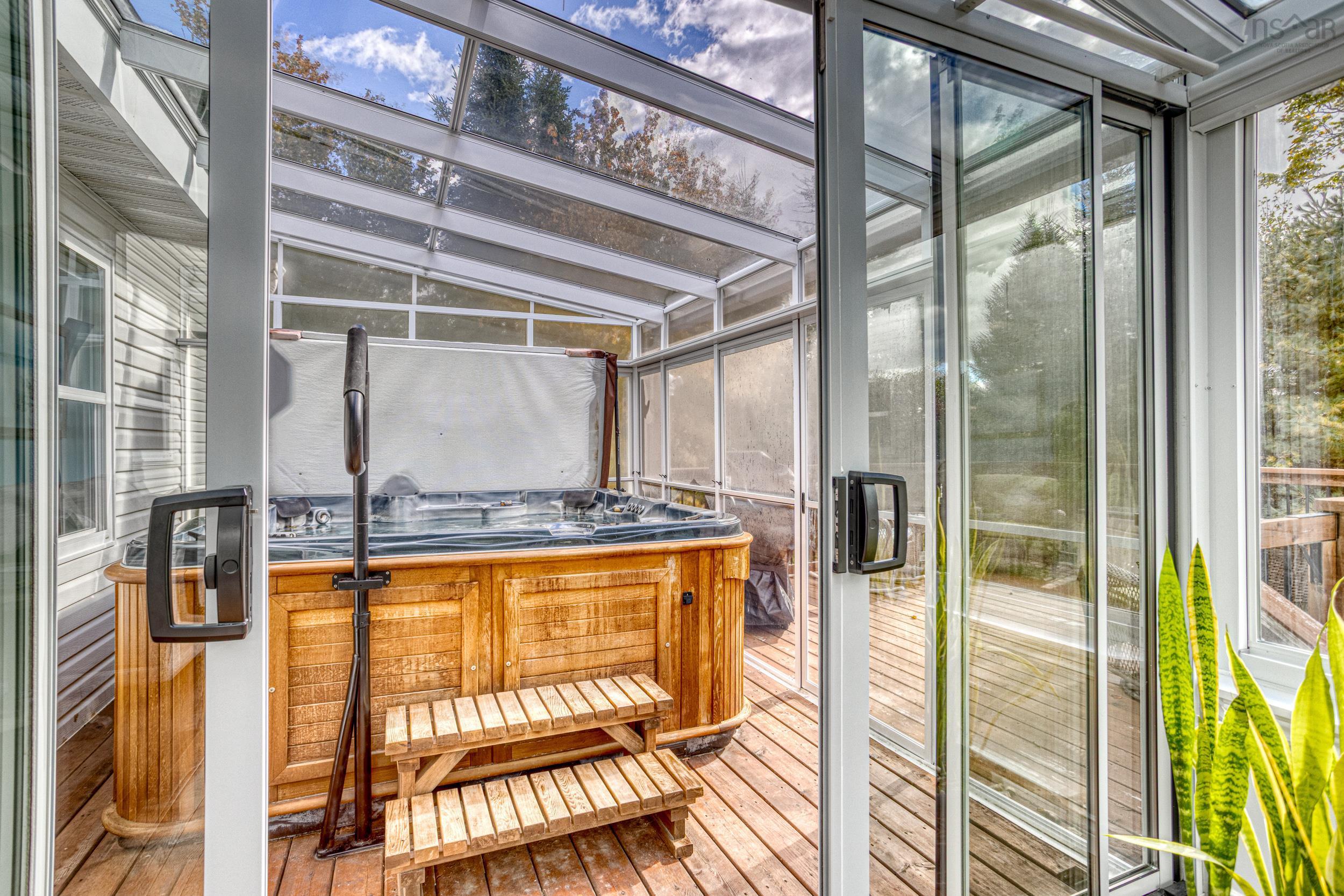 $850,000.00: 55 SUMMIT Crescent, Upper Tantallon