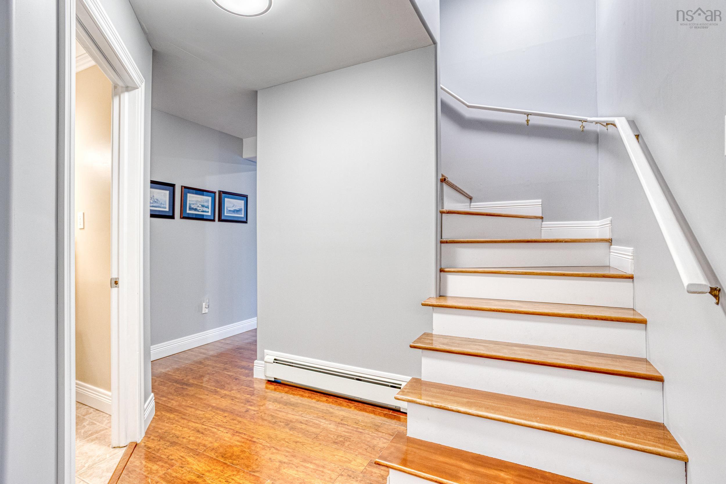 $850,000.00: 55 SUMMIT Crescent, Upper Tantallon