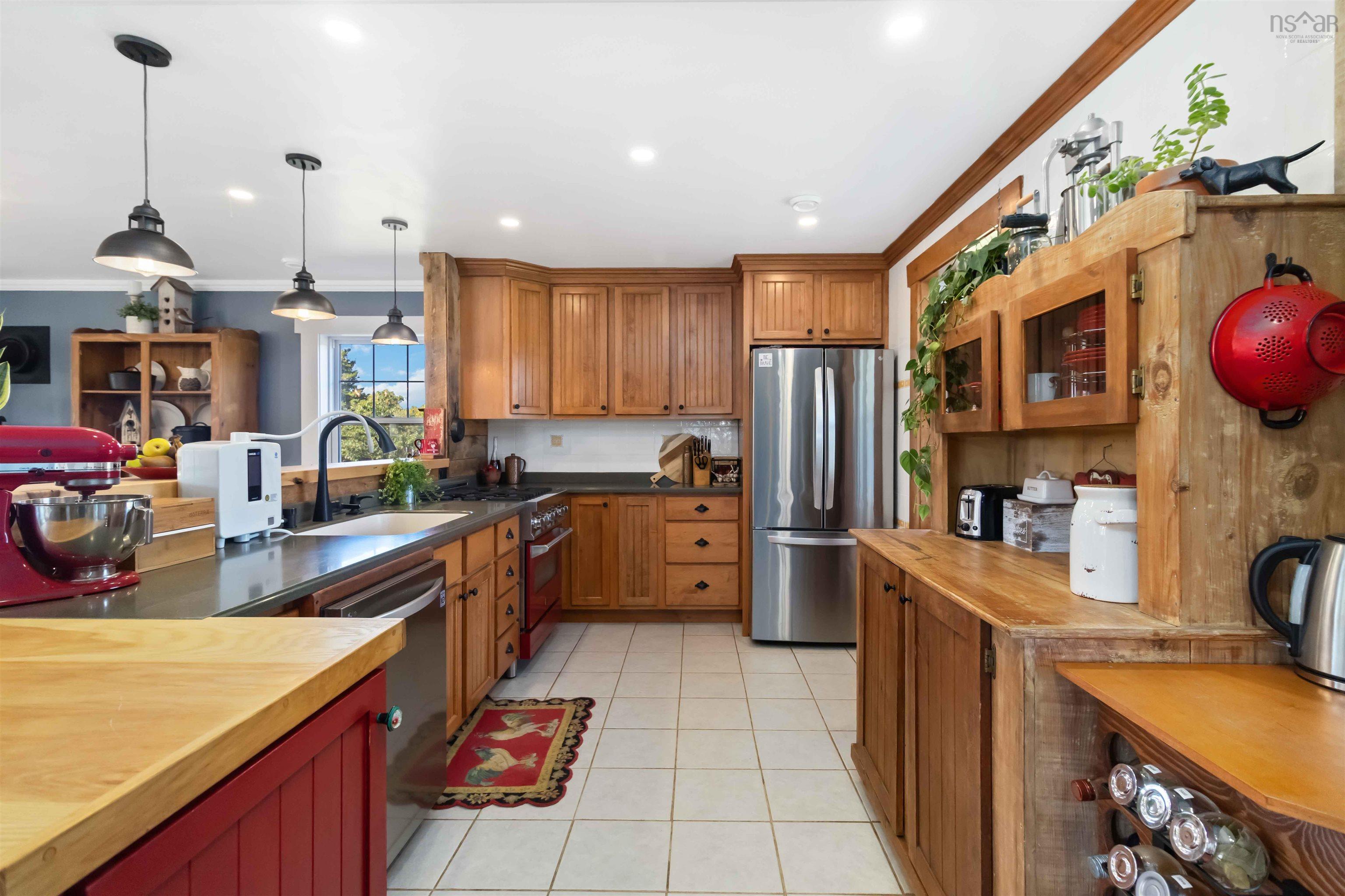 $1,100,000.00: 8981 Highway 331, Voglers Cove