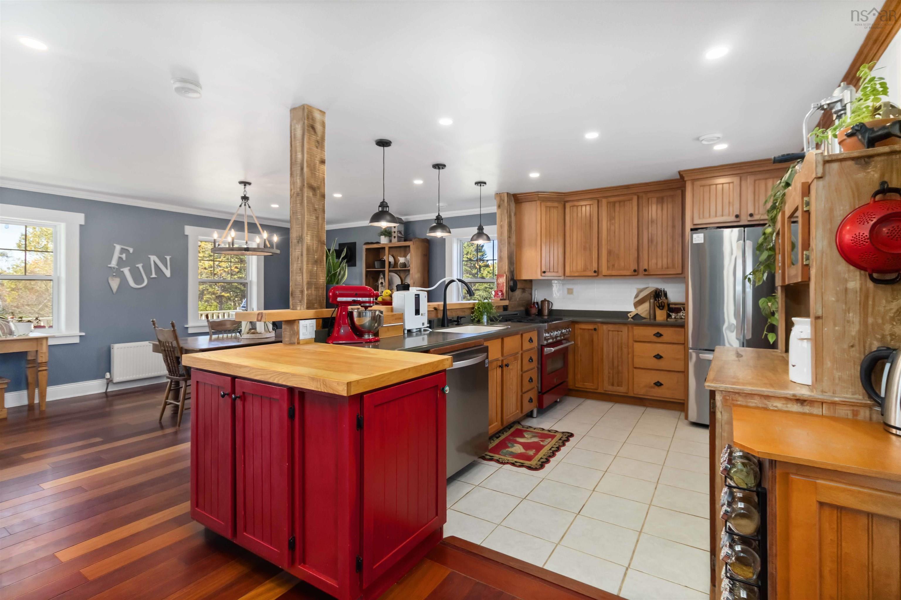 $1,100,000.00: 8981 Highway 331, Voglers Cove