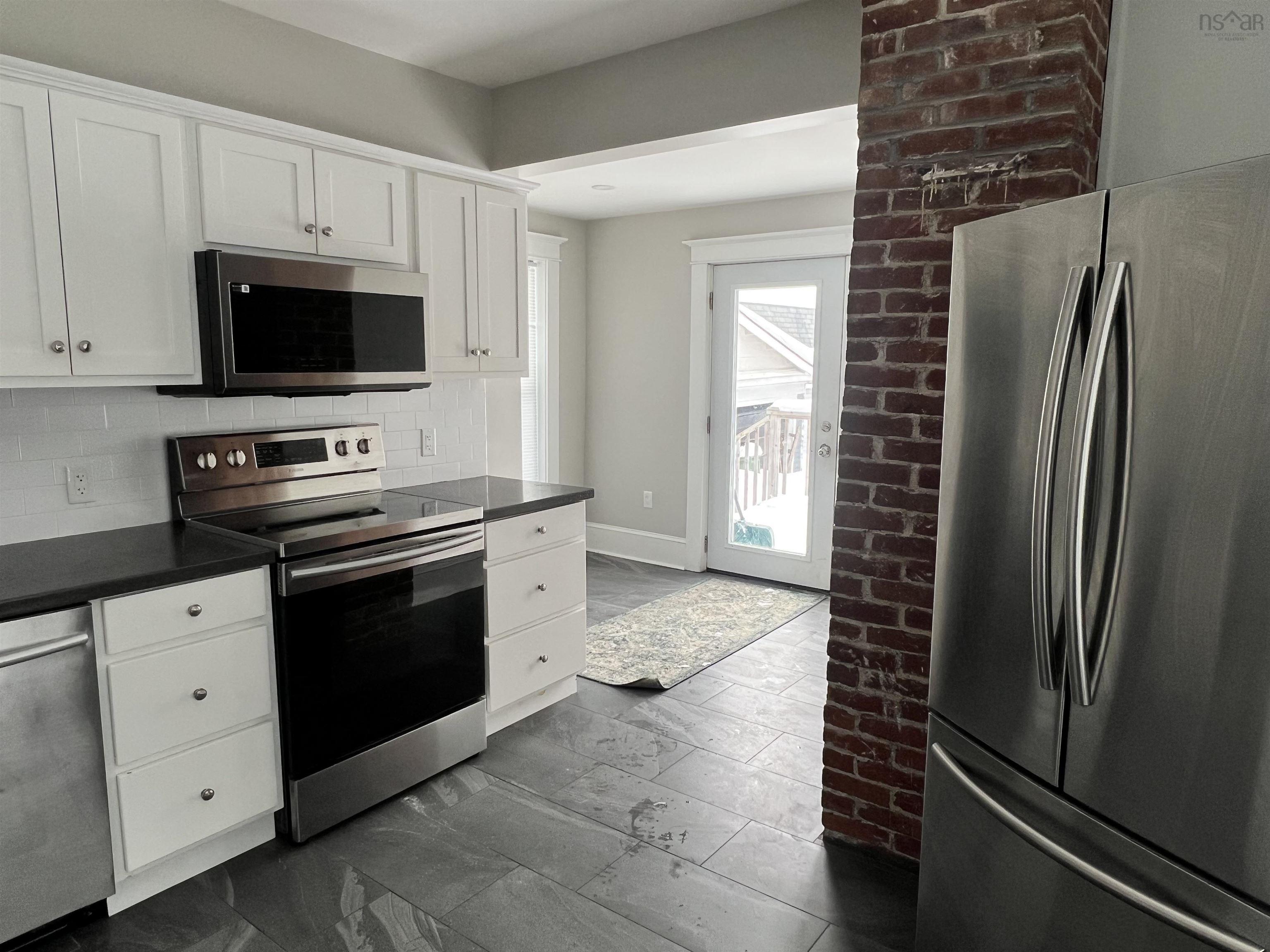 $279,000.00: 18 Claremont Avenue, Stellarton