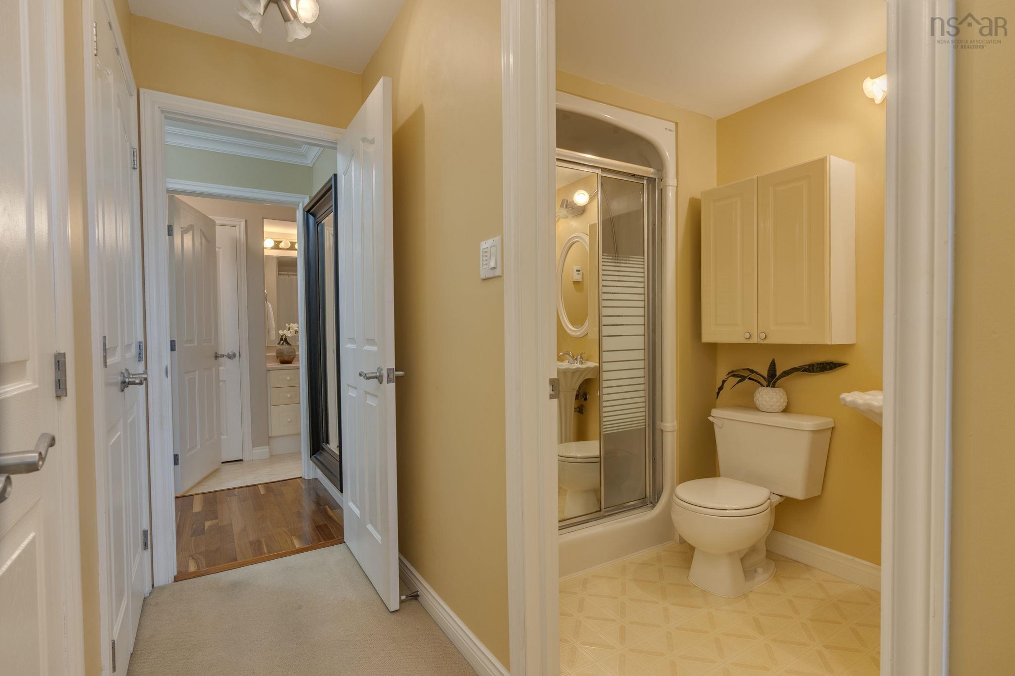 304 2 Lake Drive, Bedford, NS (MLS 202526164)