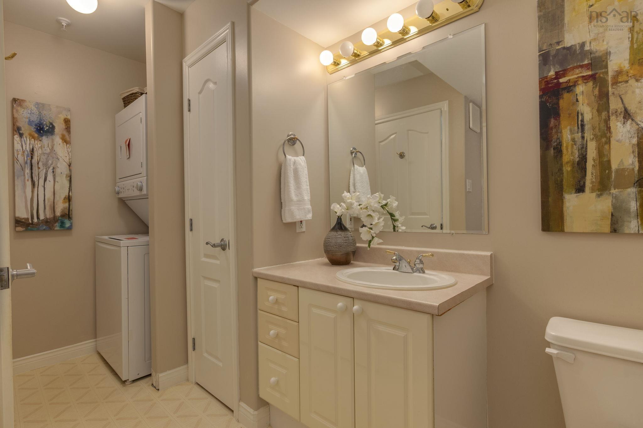 304 2 Lake Drive, Bedford, NS (MLS 202526164)