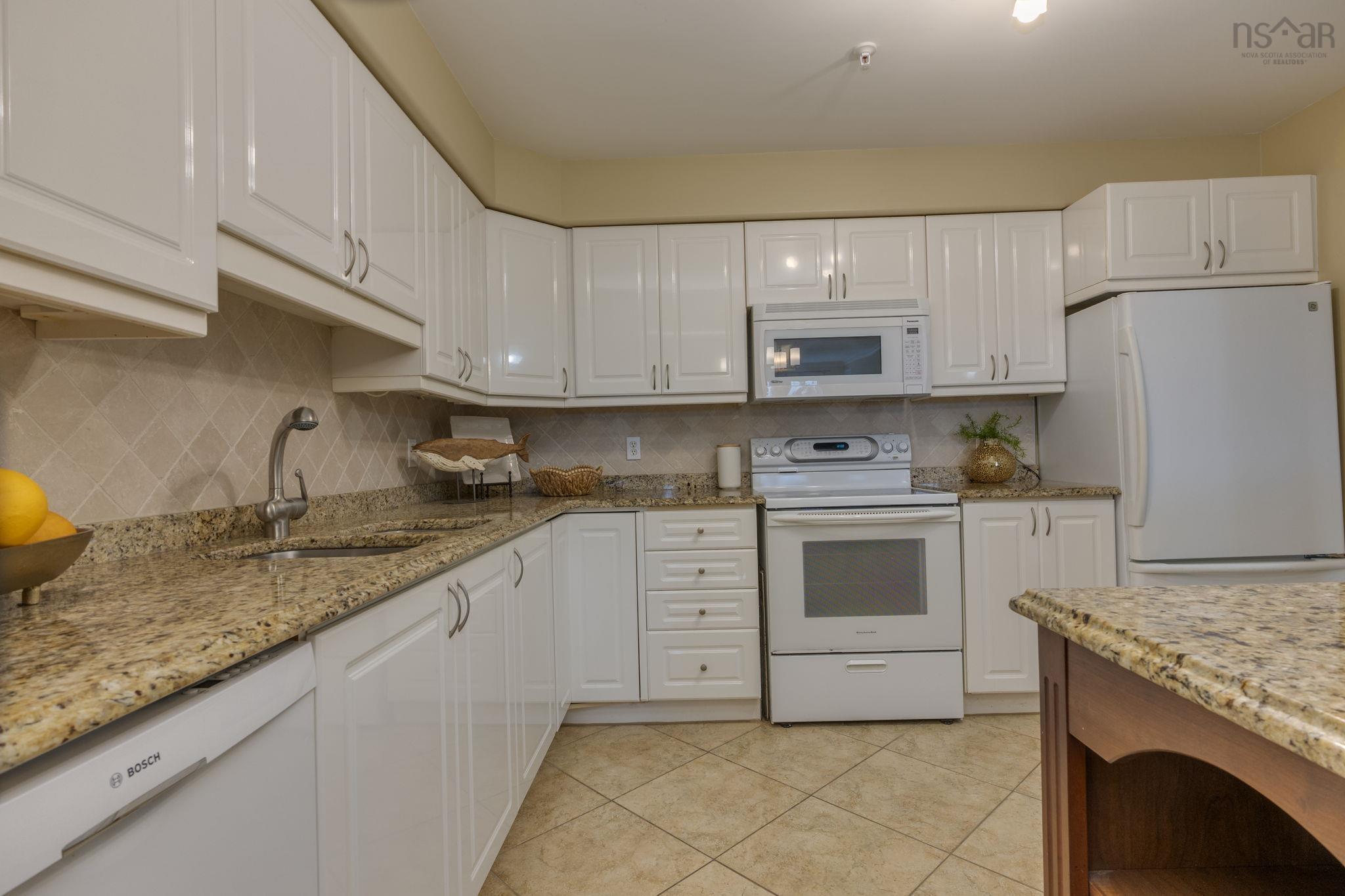 304 2 Lake Drive, Bedford, NS (MLS 202526164)