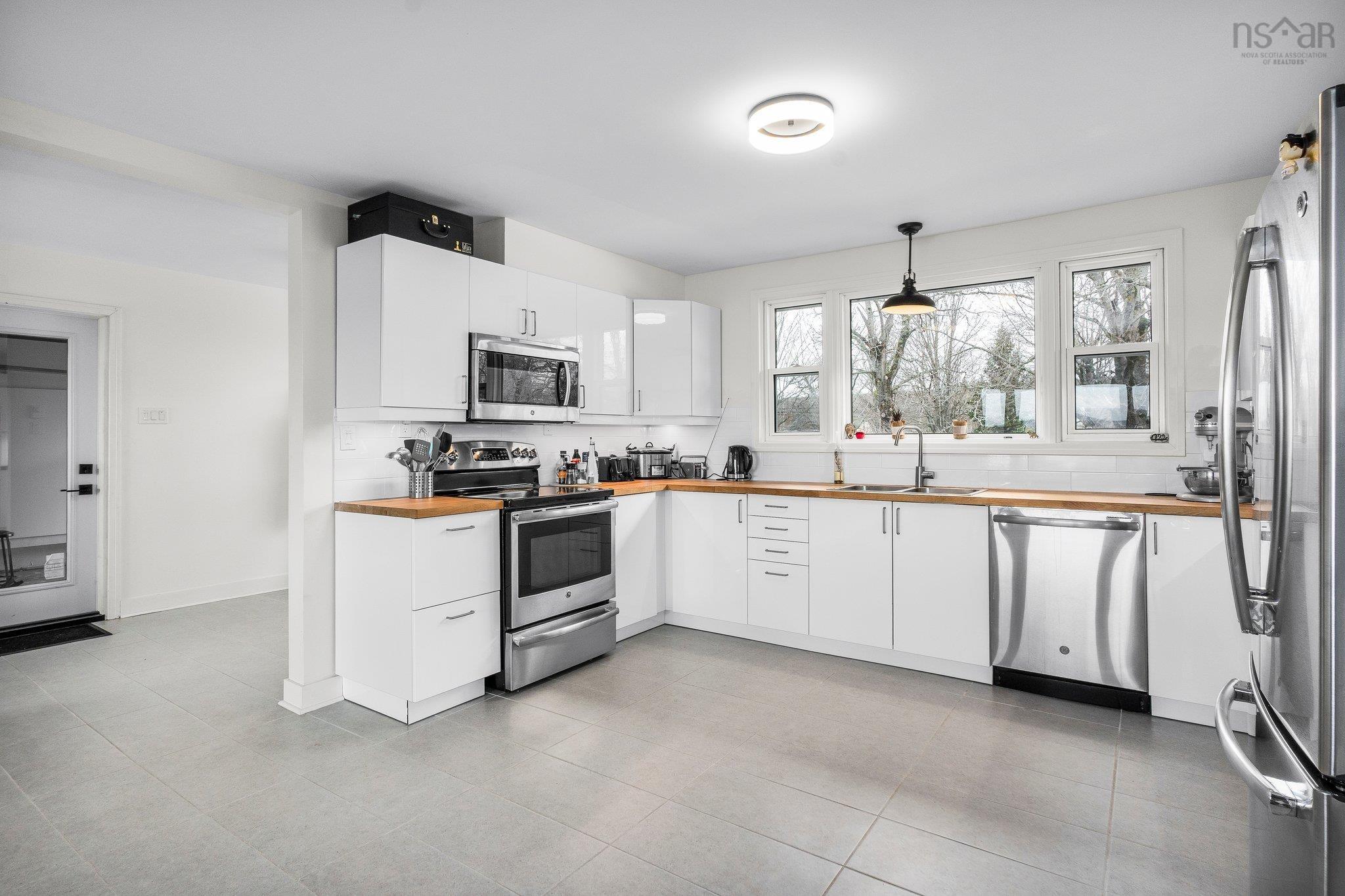 $899,900.00: 10165 Highway 1, Greenwich