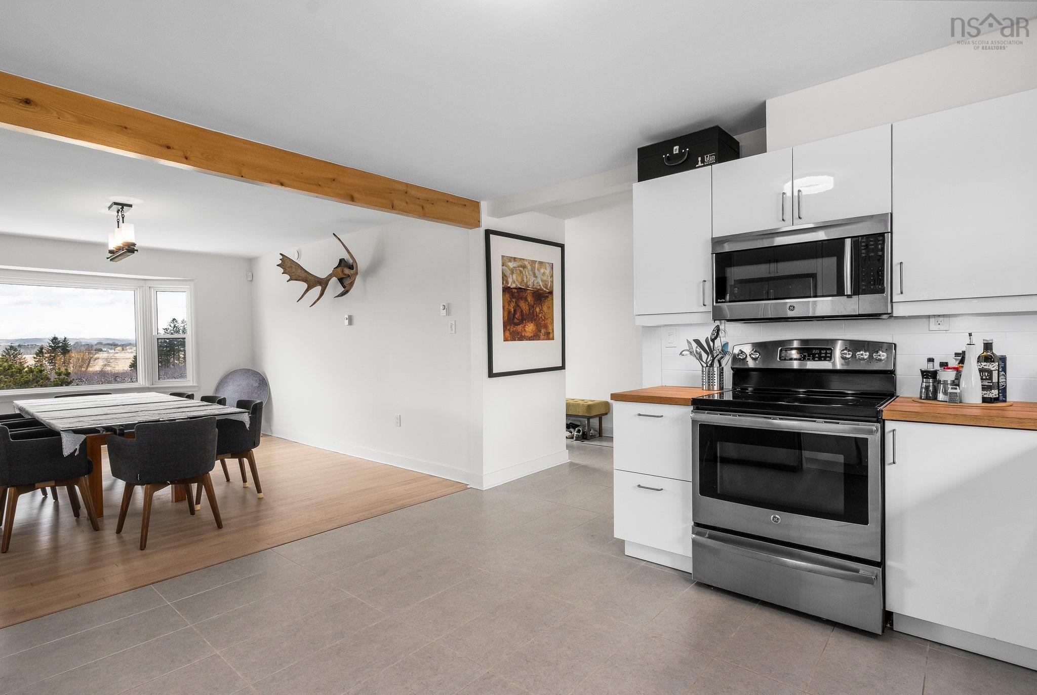 $899,900.00: 10165 Highway 1, Greenwich