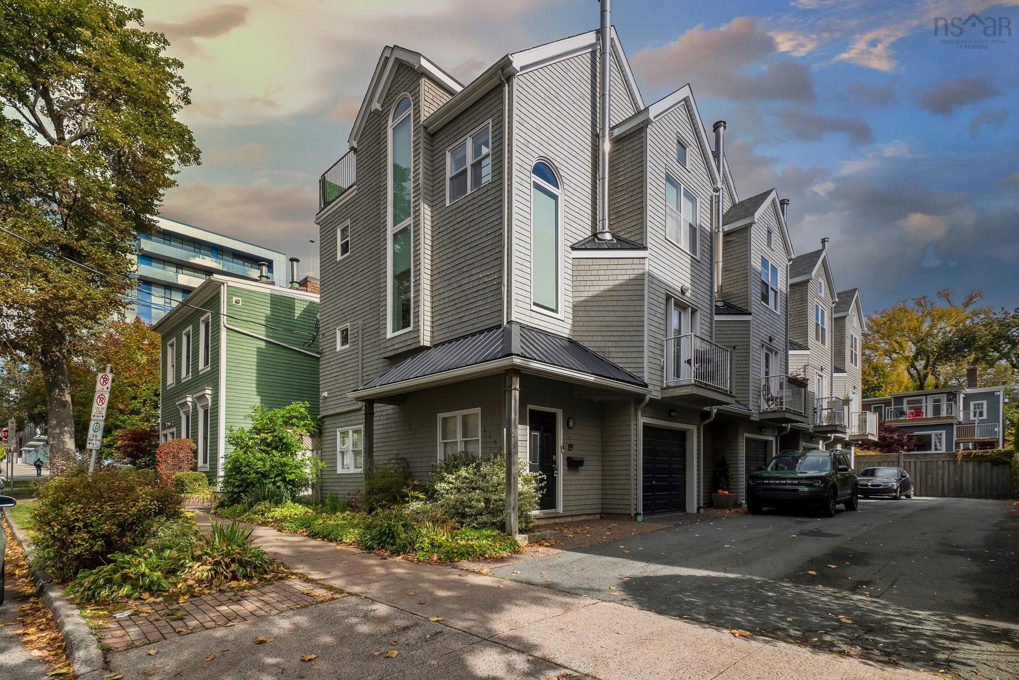 $899,900.00: 1 1345 Dresden Row, Halifax