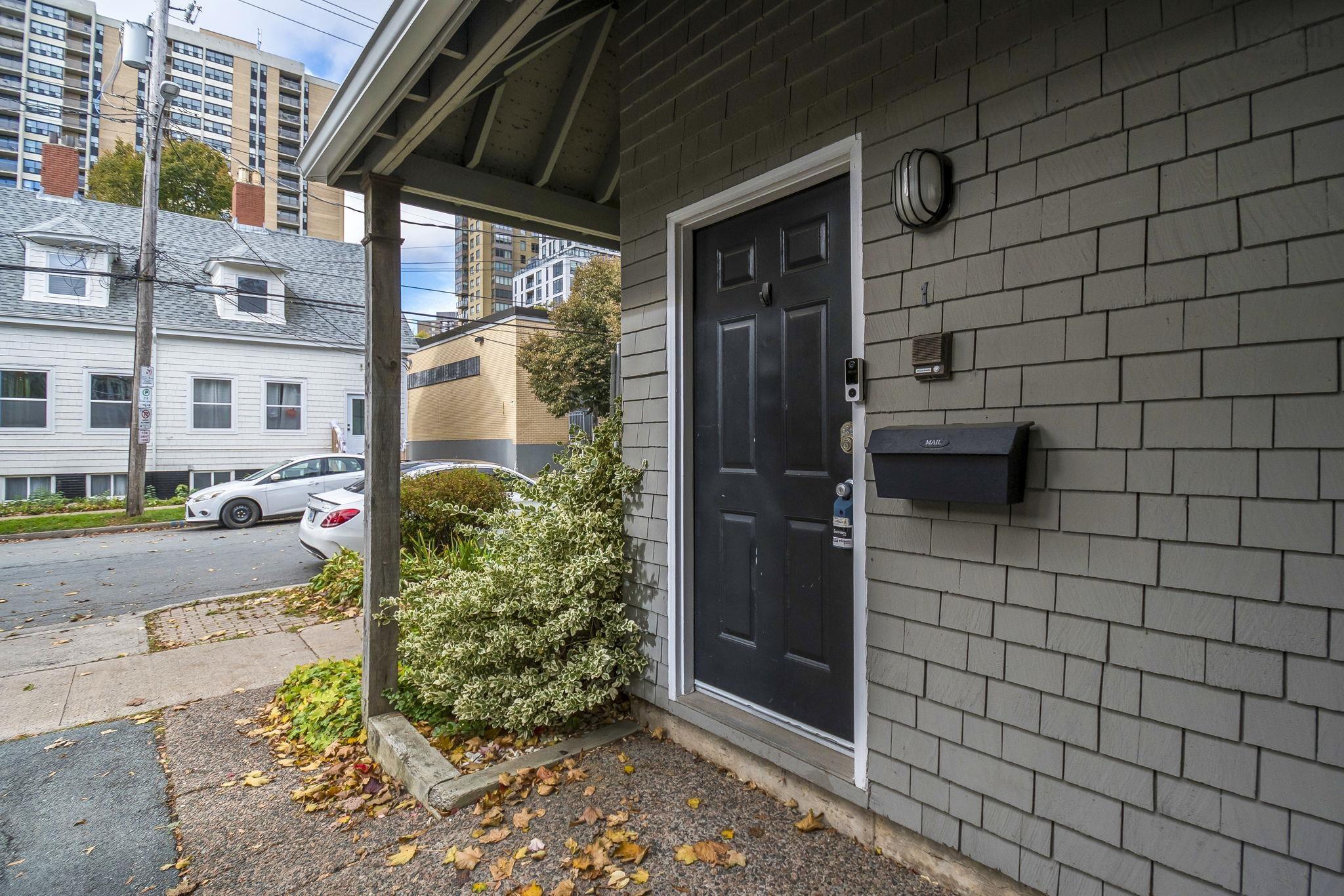 $899,900.00: 1 1345 Dresden Row, Halifax