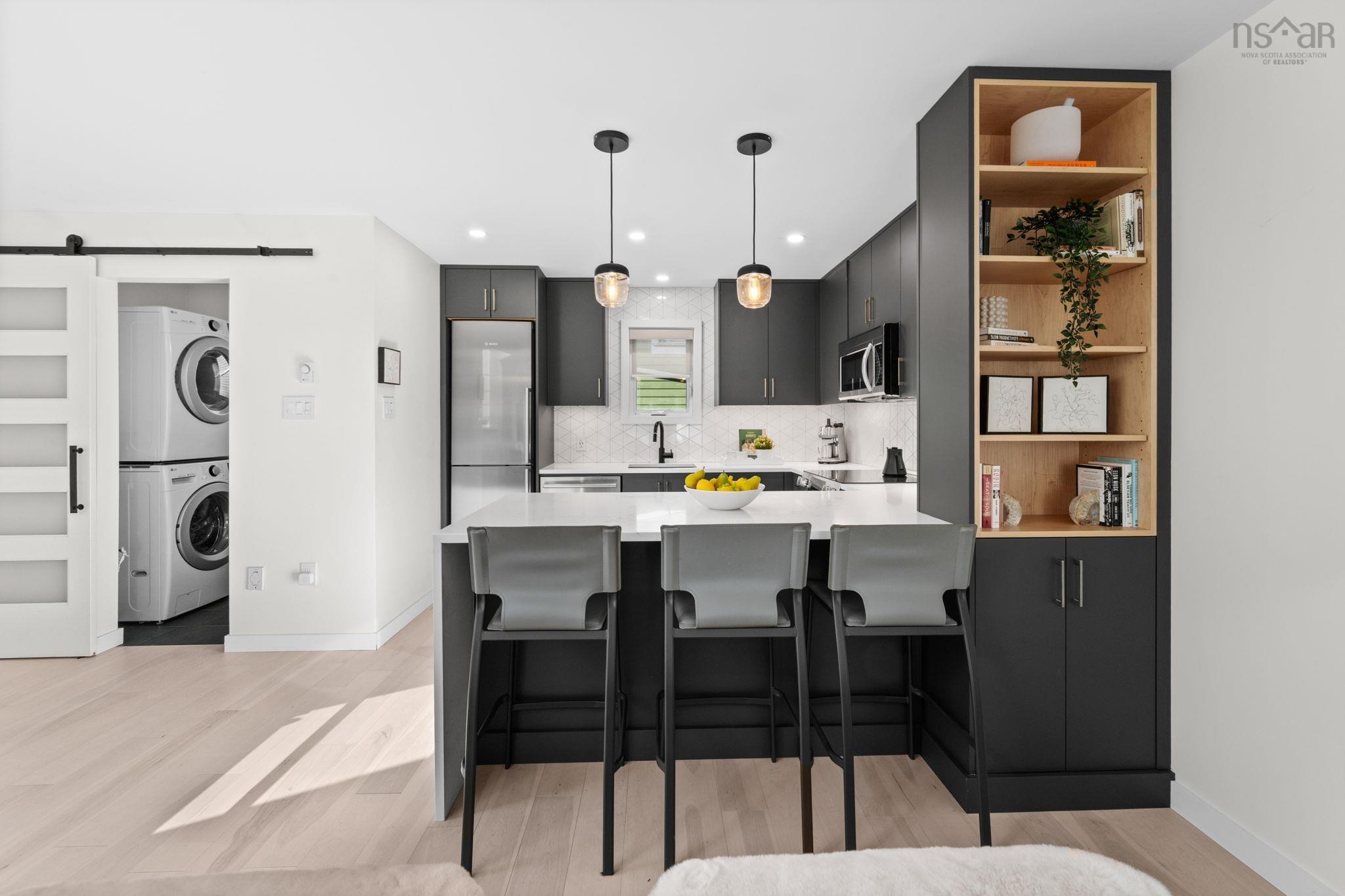 $899,900.00: 1 1345 Dresden Row, Halifax