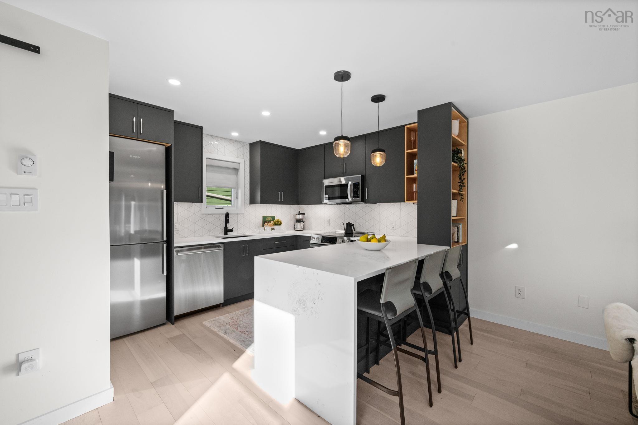 $899,900.00: 1 1345 Dresden Row, Halifax