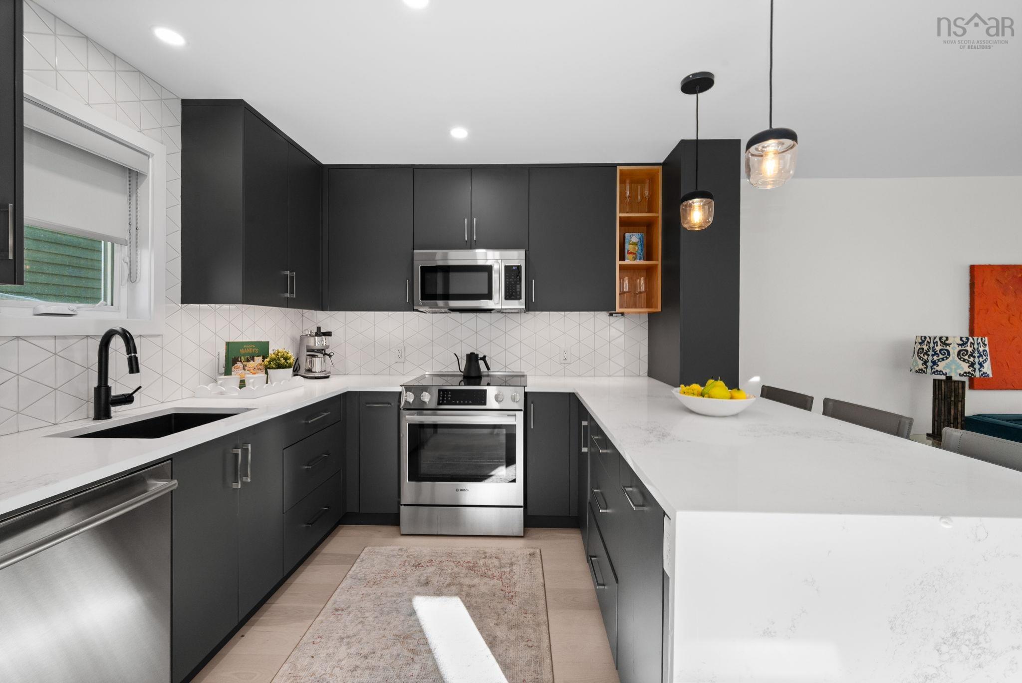 $899,900.00: 1 1345 Dresden Row, Halifax