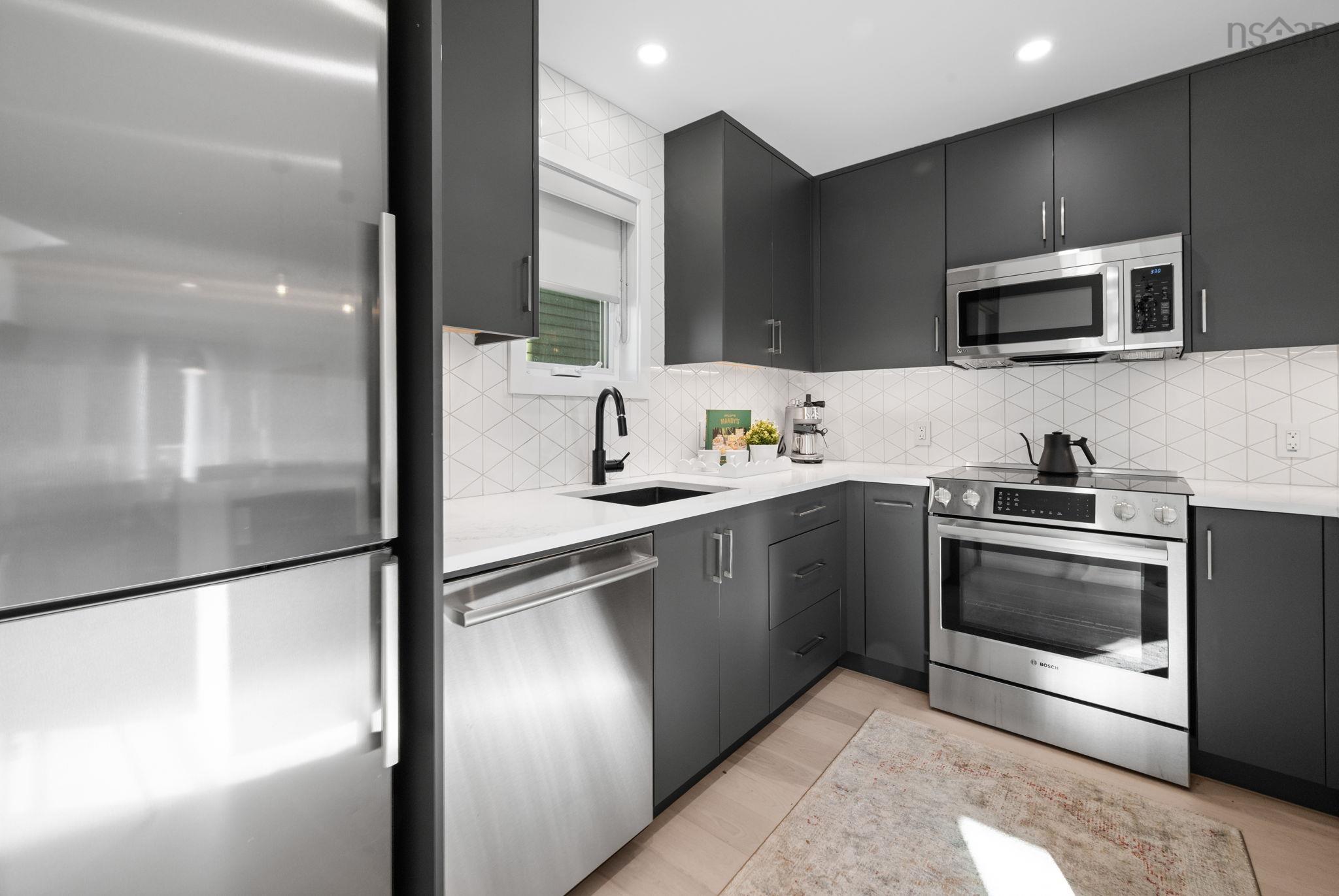 $899,900.00: 1 1345 Dresden Row, Halifax