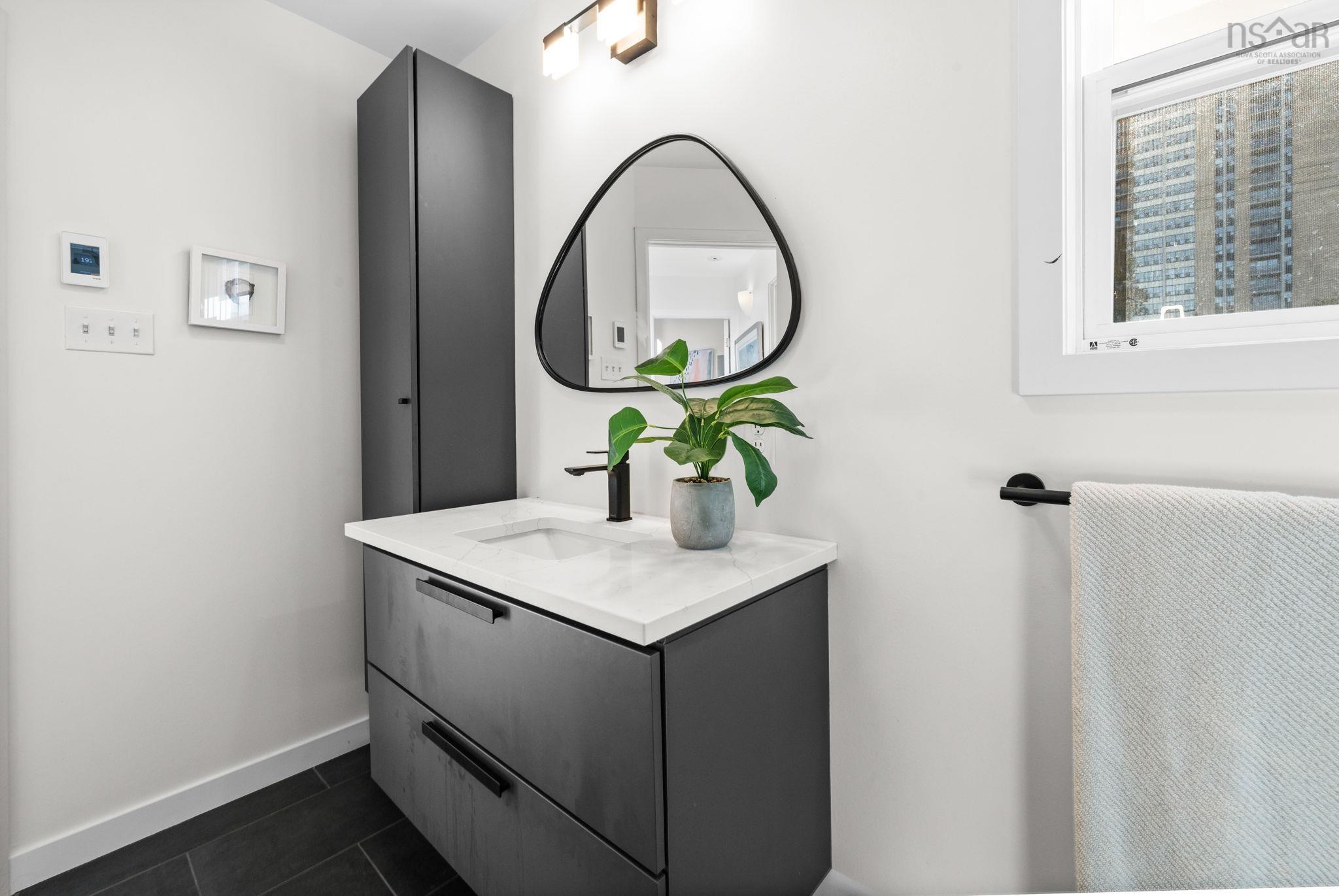 $899,900.00: 1 1345 Dresden Row, Halifax