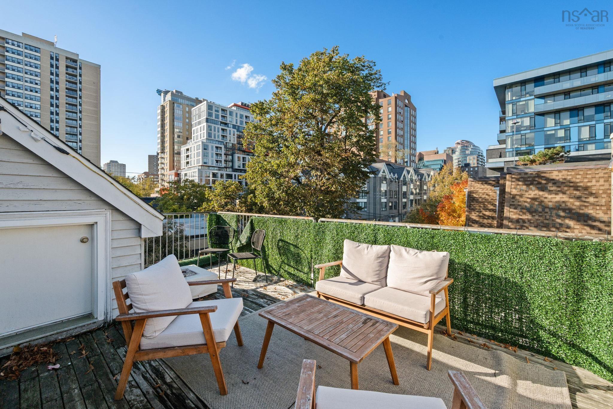 $899,900.00: 1 1345 Dresden Row, Halifax