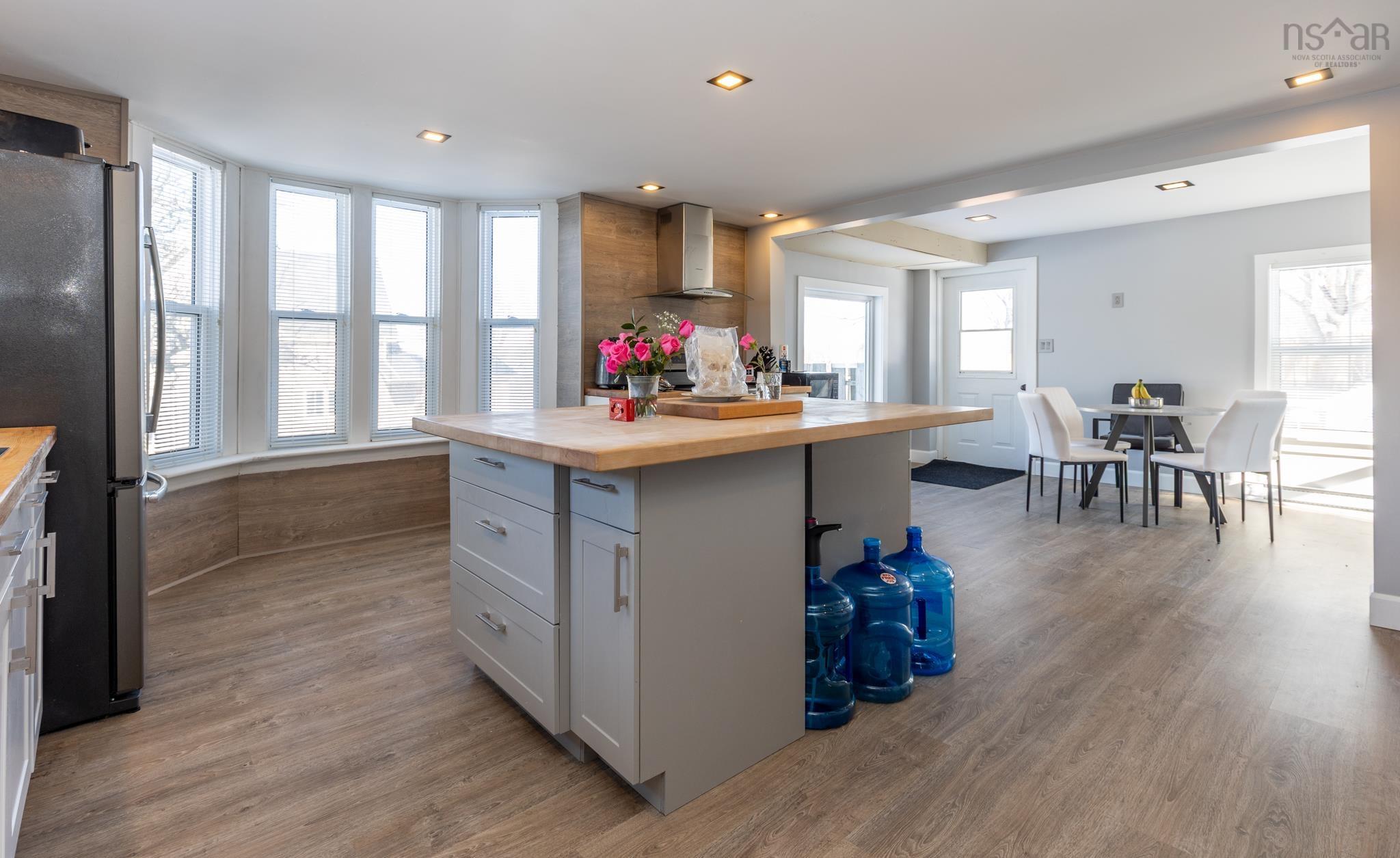 $339,000.00: 3401 Main Shore Road, Port Maitland