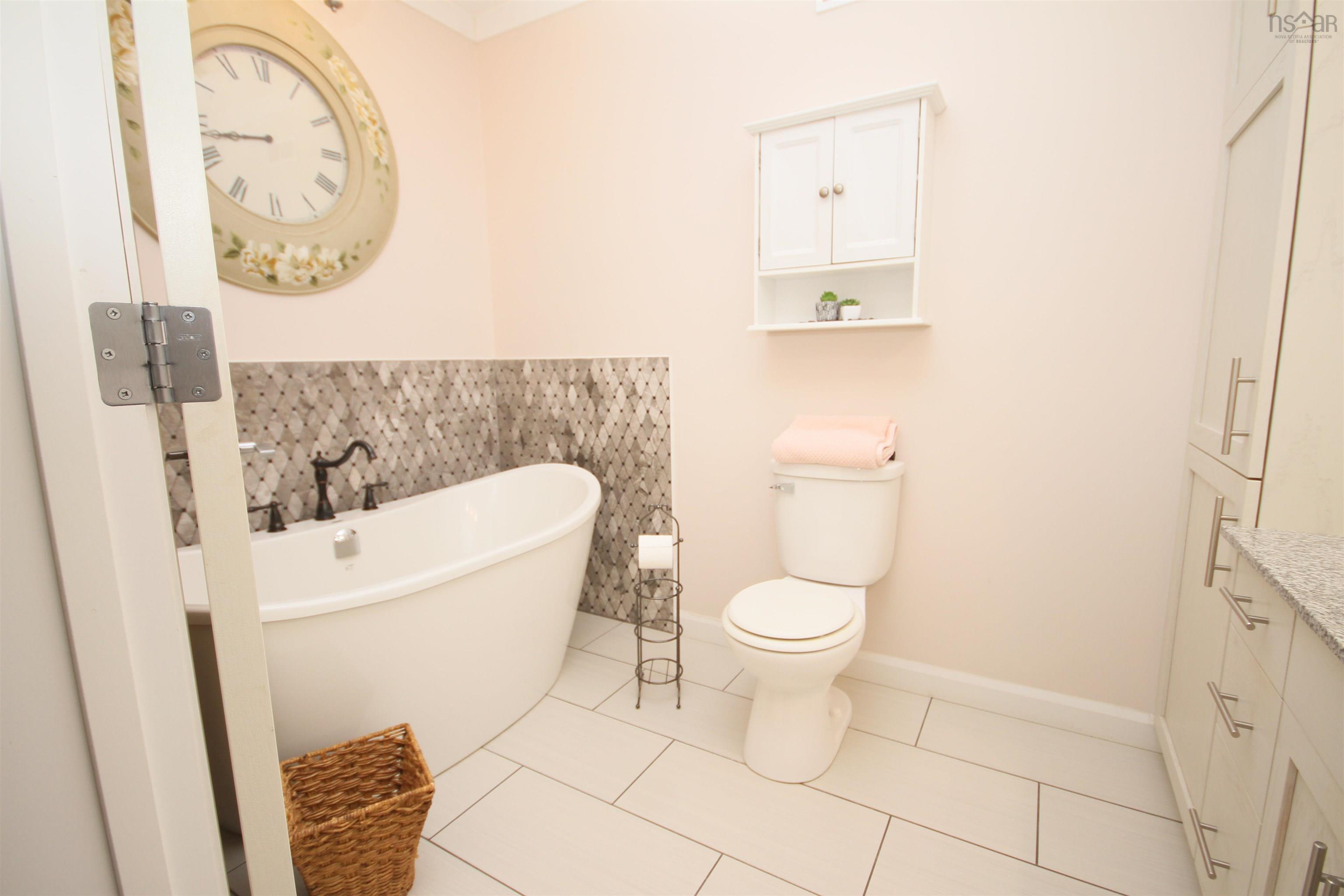 $484,900.00: 10471 highway 16, Guysborough