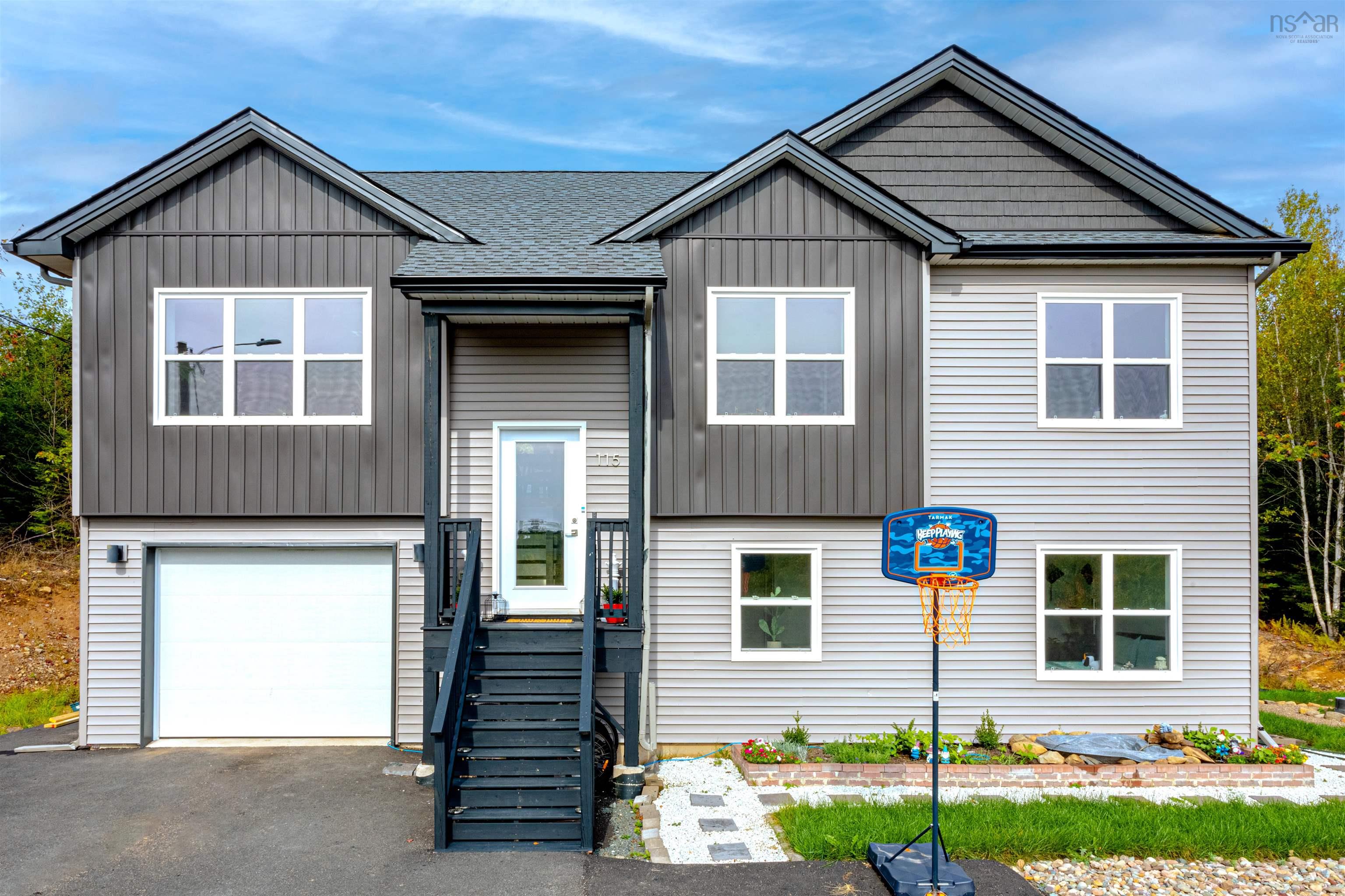 $749,900.00: 115 Lindforest Court, Middle Sackville