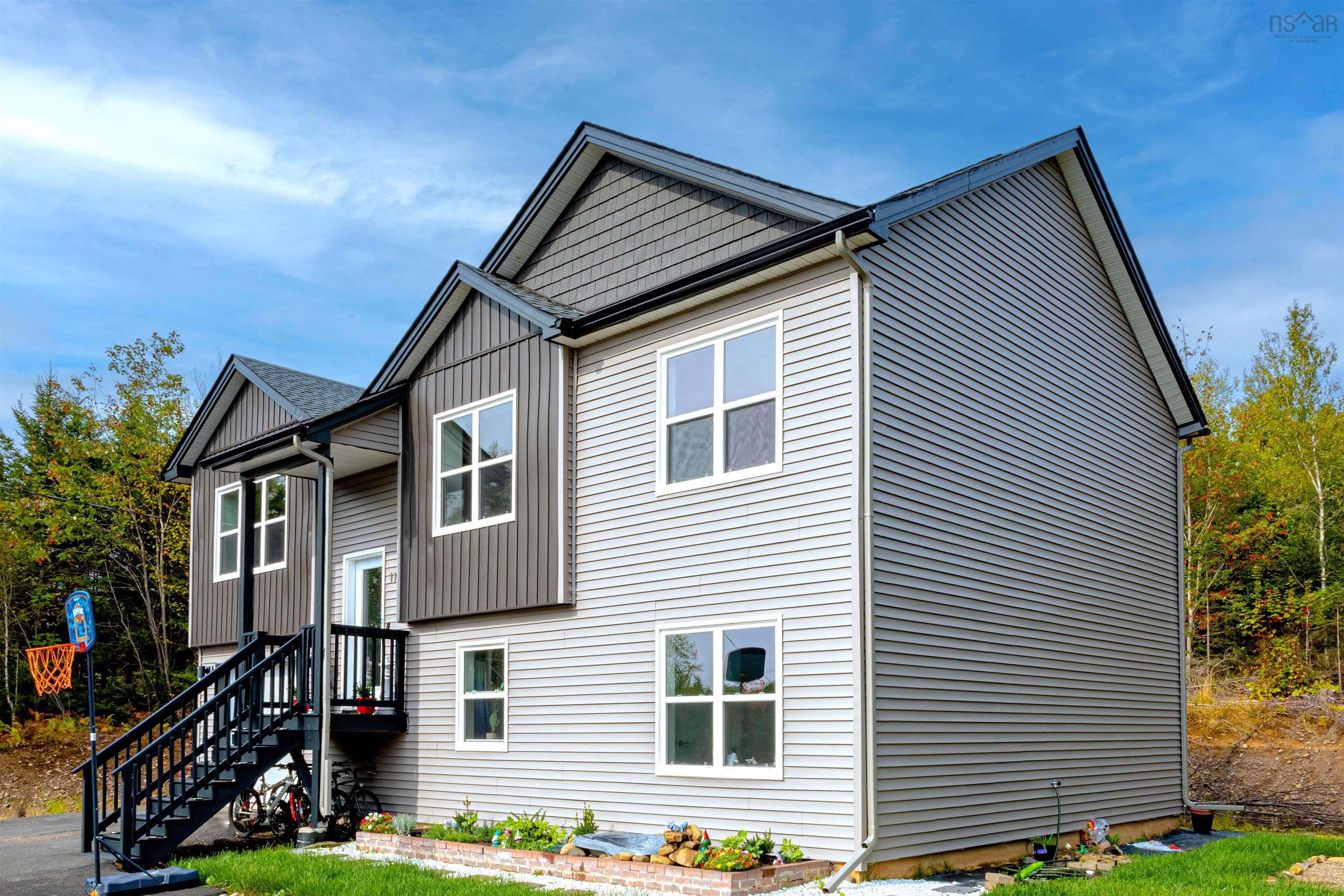 $749,900.00: 115 Lindforest Court, Middle Sackville