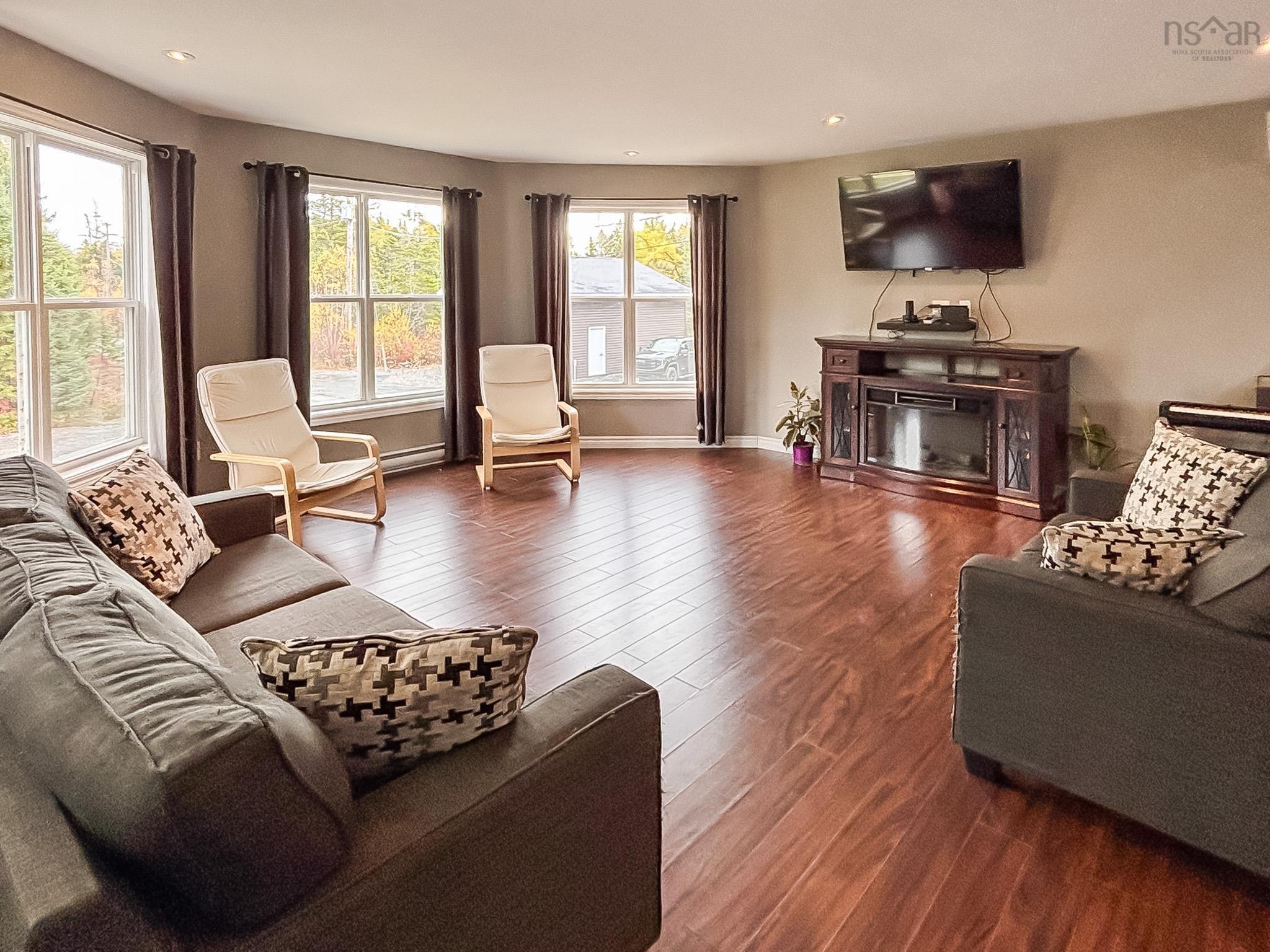 $599,000.00: 2120 Highway 332, Bayport