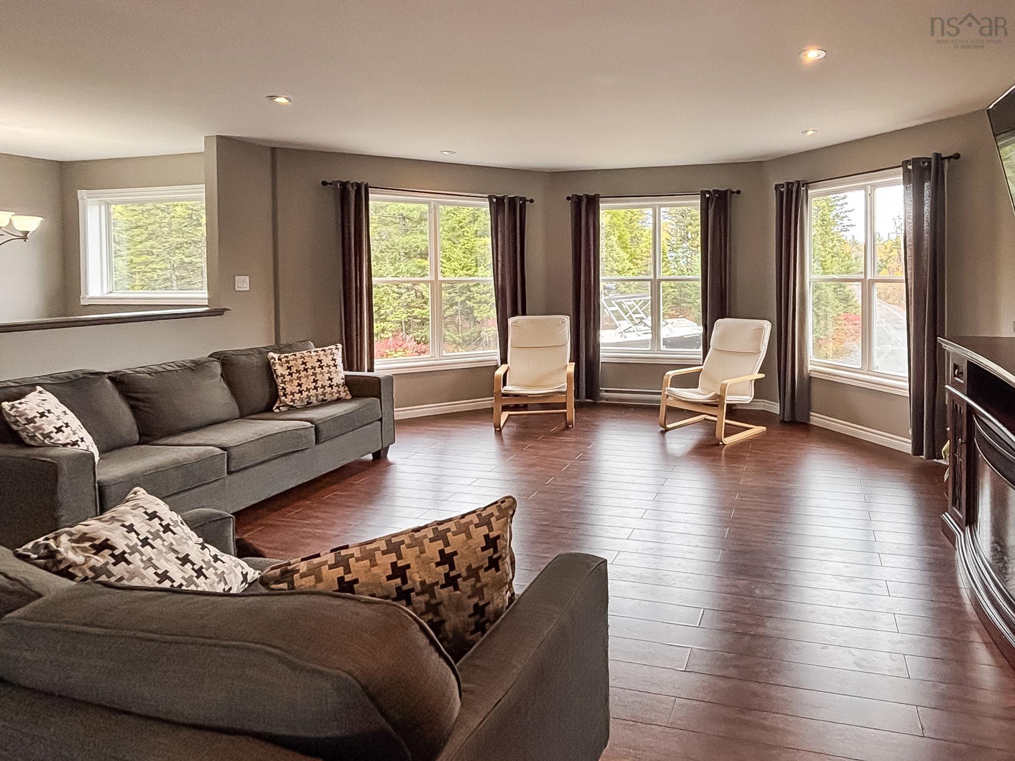 $599,000.00: 2120 Highway 332, Bayport