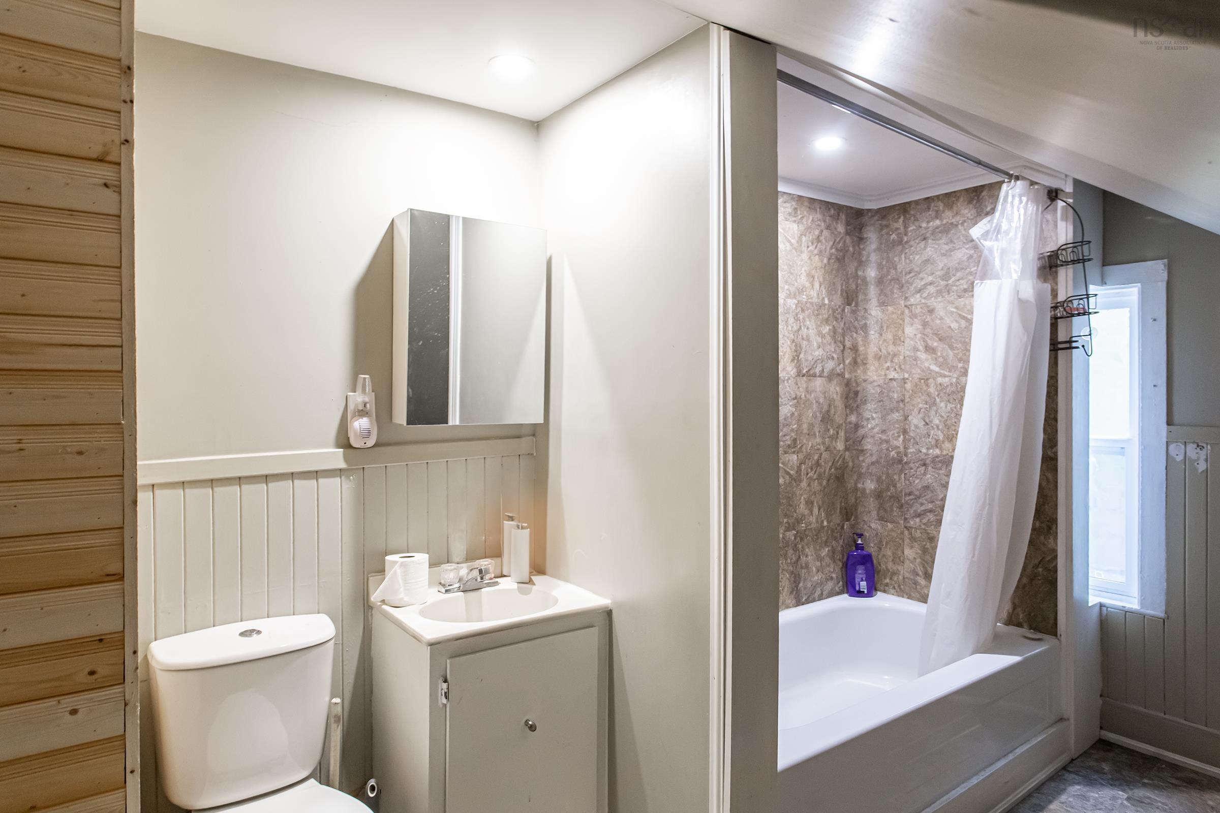 $425,000.00: 9717 Highway 10, Nictaux