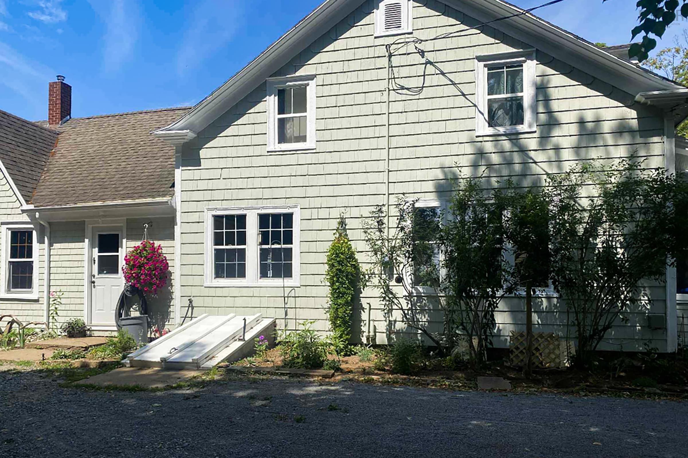 $425,000.00: 9717 Highway 10, Nictaux