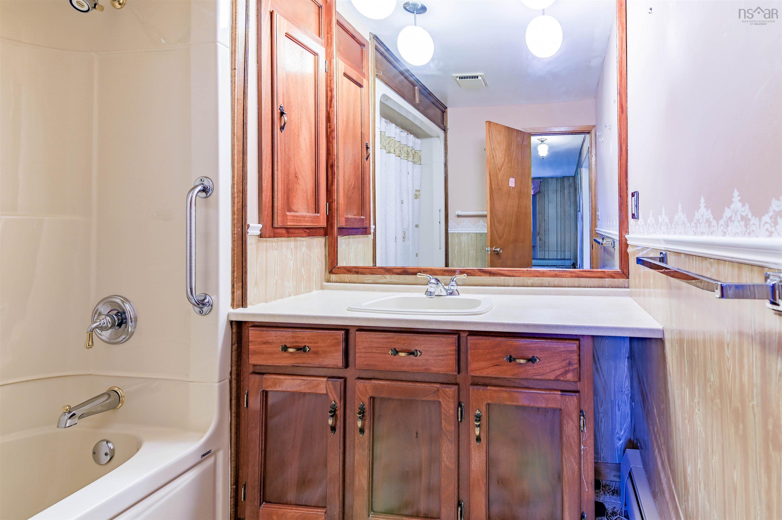 $450,000.00: 4022 Aylesford Rd, Lake Paul