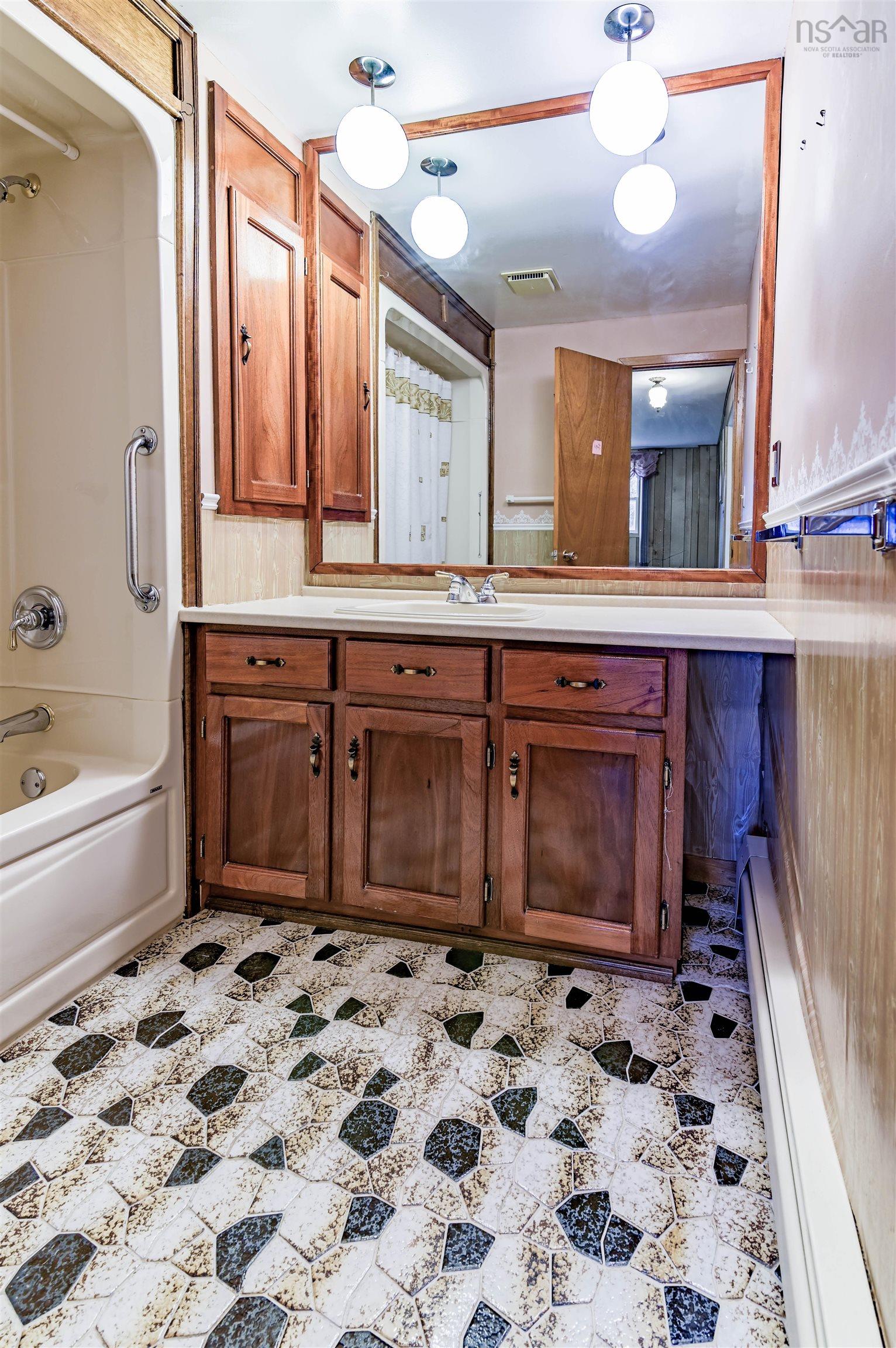 $450,000.00: 4022 Aylesford Rd, Lake Paul