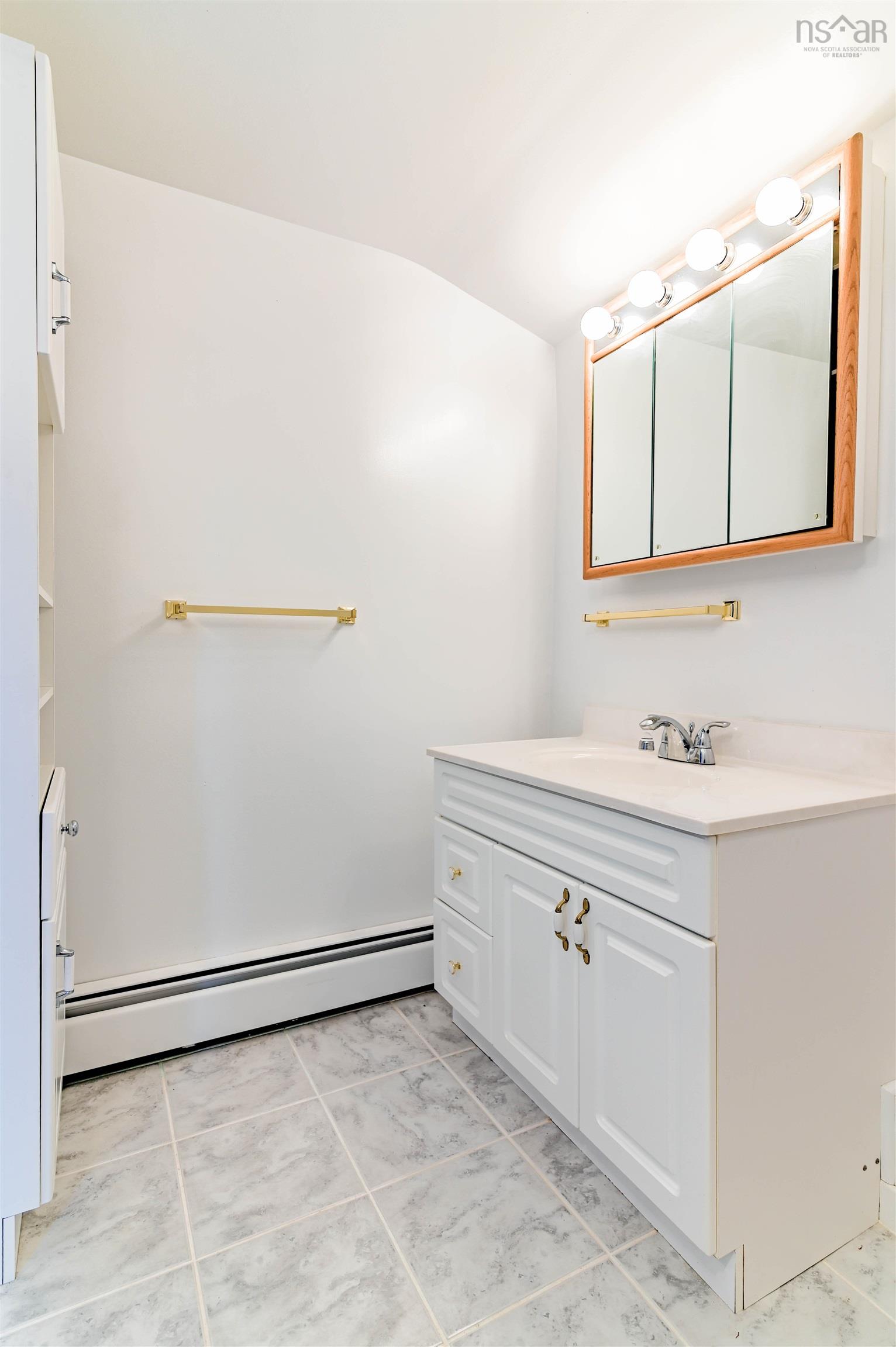 $450,000.00: 4022 Aylesford Rd, Lake Paul