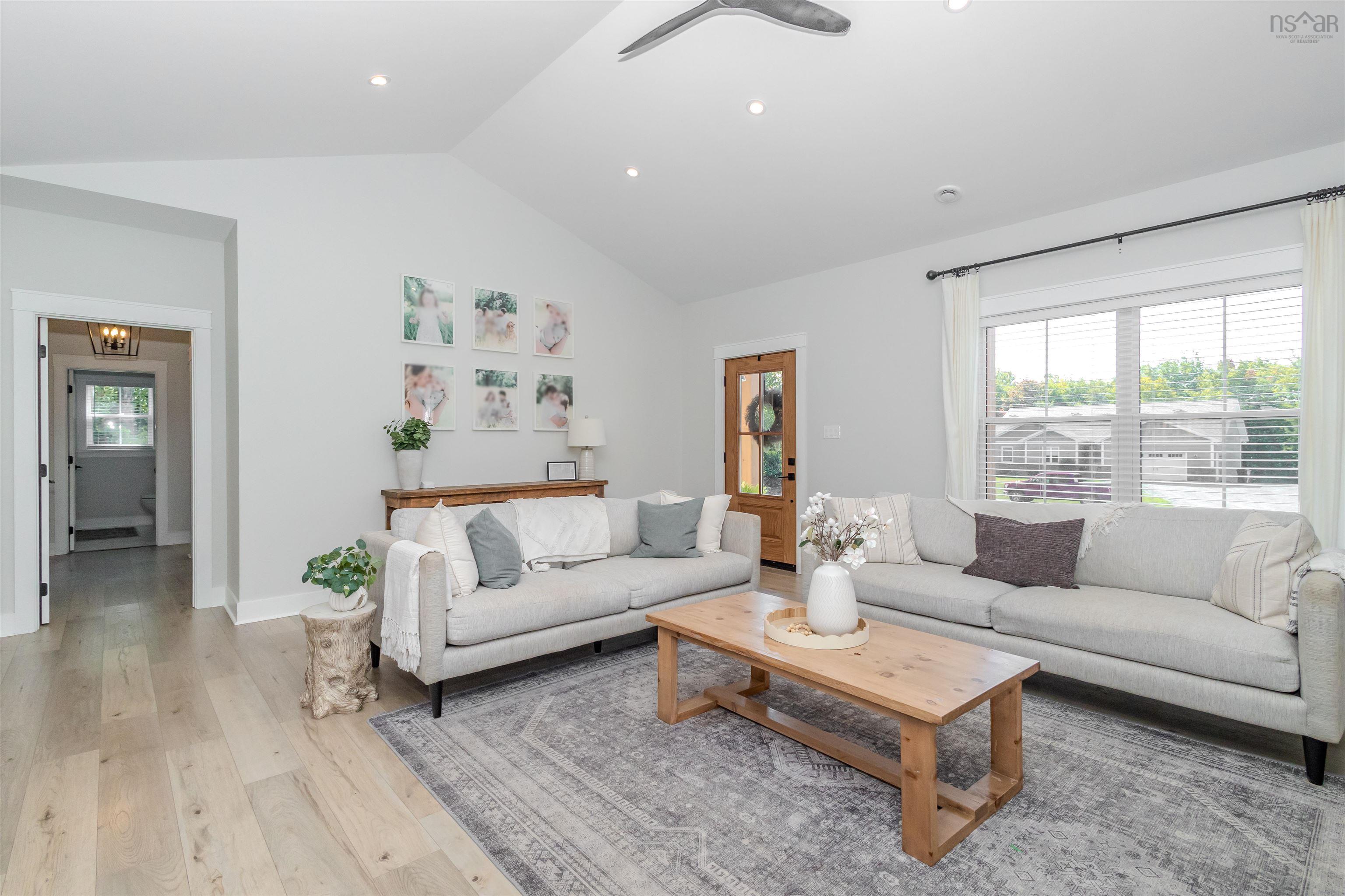 $549,900.00: 131 Marbern Street, Howie Centre