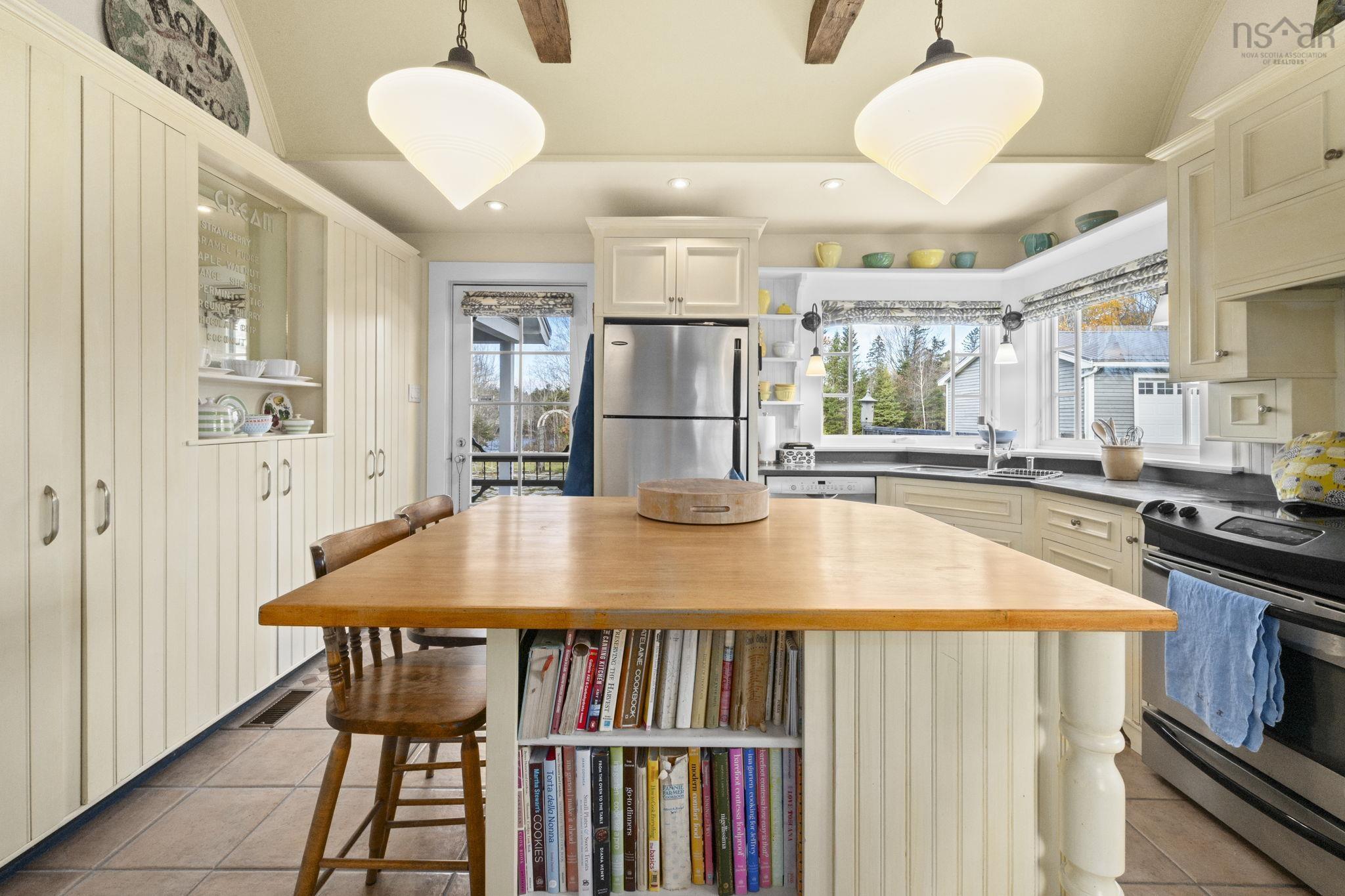 $1,195,000.00: 1563 New Ross Road, Vaughan