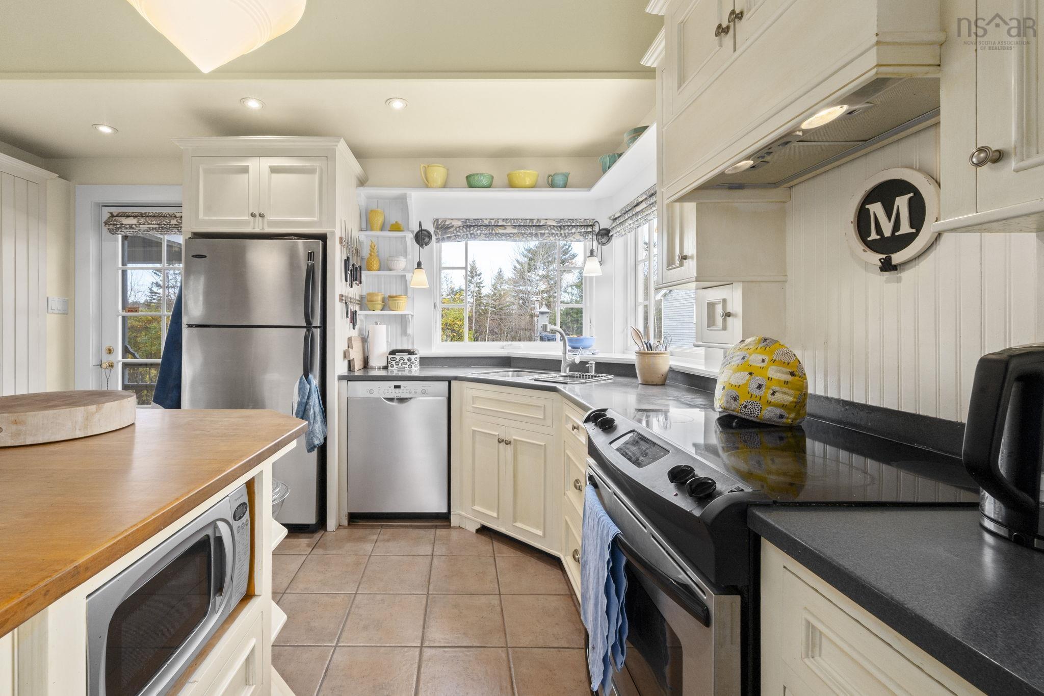 $1,195,000.00: 1563 New Ross Road, Vaughan