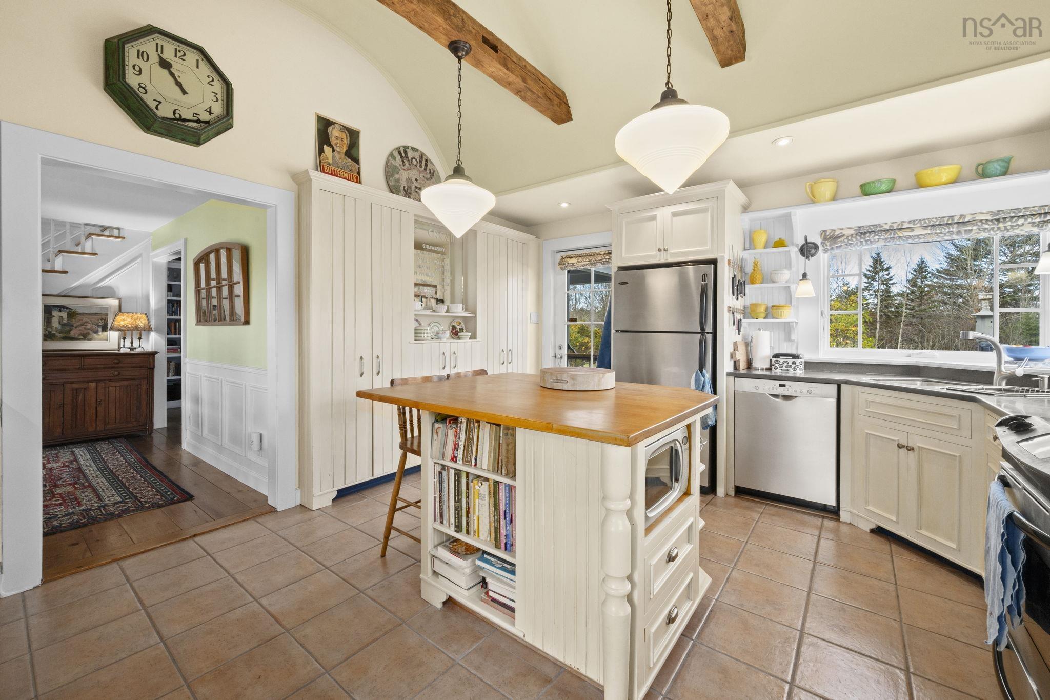 $1,195,000.00: 1563 New Ross Road, Vaughan