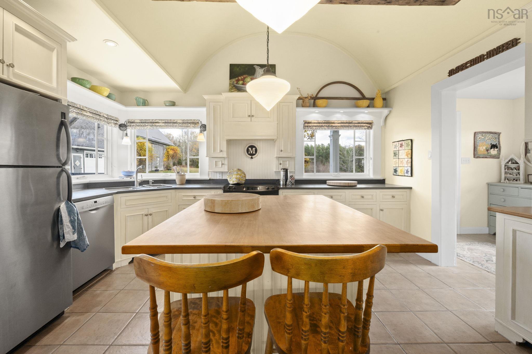 $1,195,000.00: 1563 New Ross Road, Vaughan