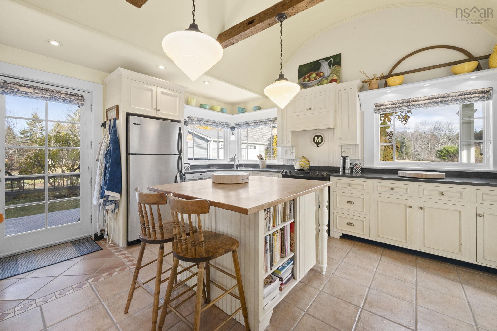 $1,195,000.00: 1563 New Ross Road, Vaughan
