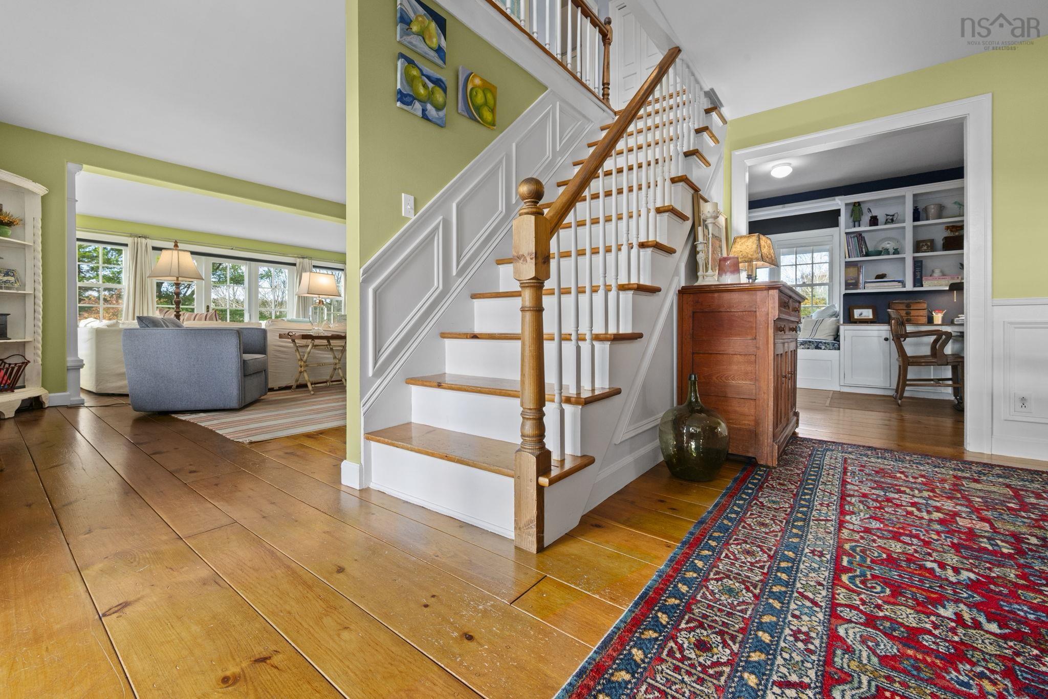 $1,195,000.00: 1563 New Ross Road, Vaughan