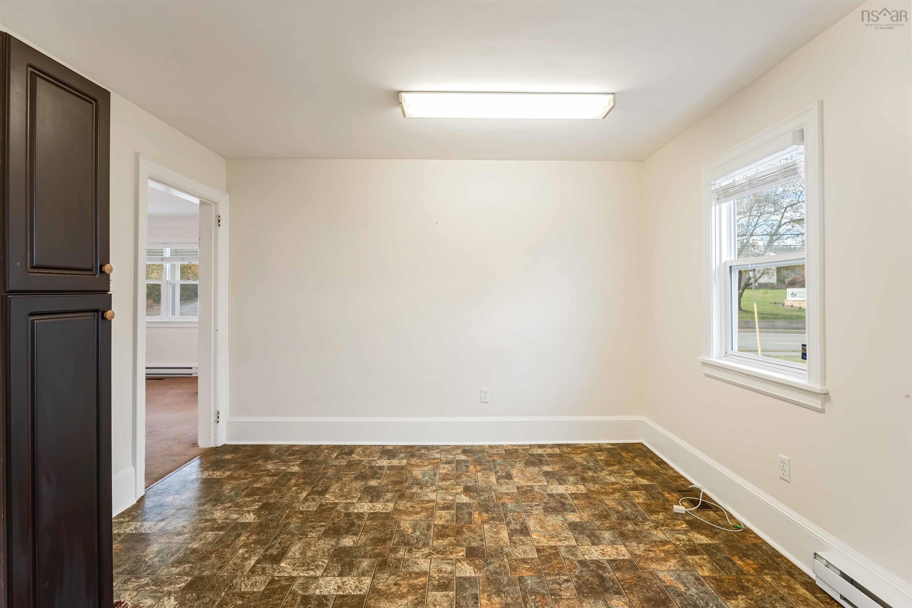 $350,000.00: 8911 Commercial Street, New Minas