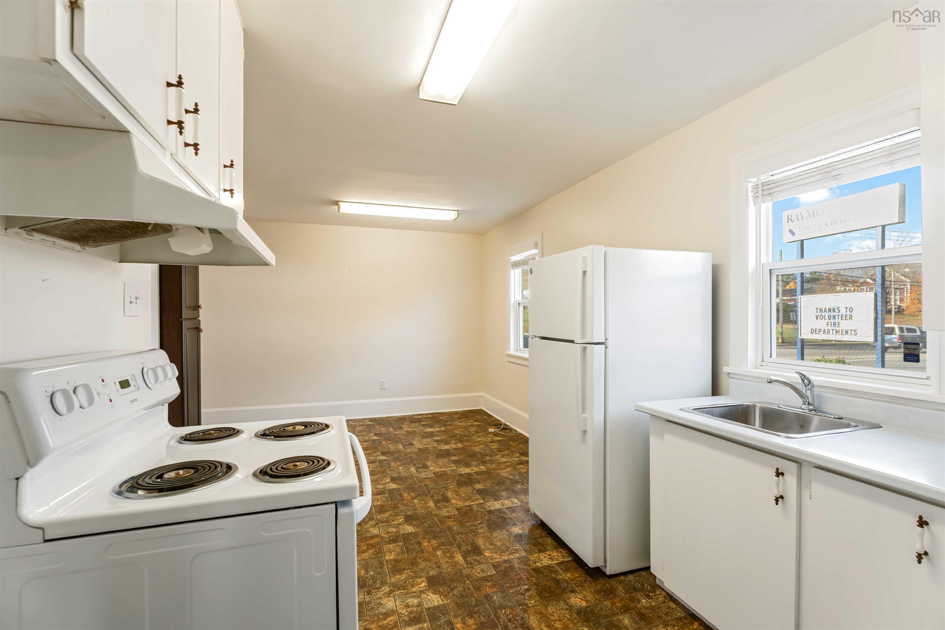 $350,000.00: 8911 Commercial Street, New Minas