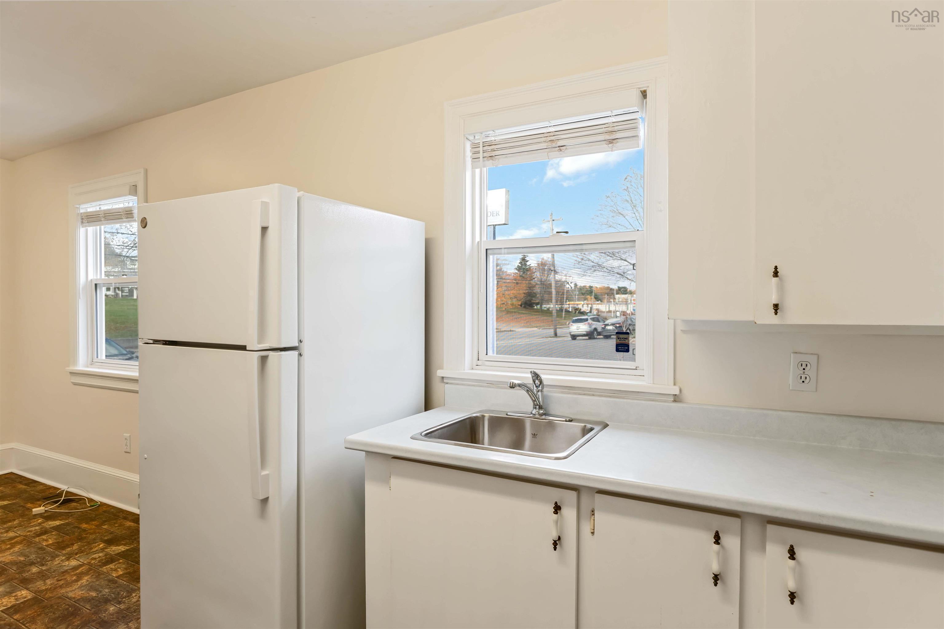 $350,000.00: 8911 Commercial Street, New Minas