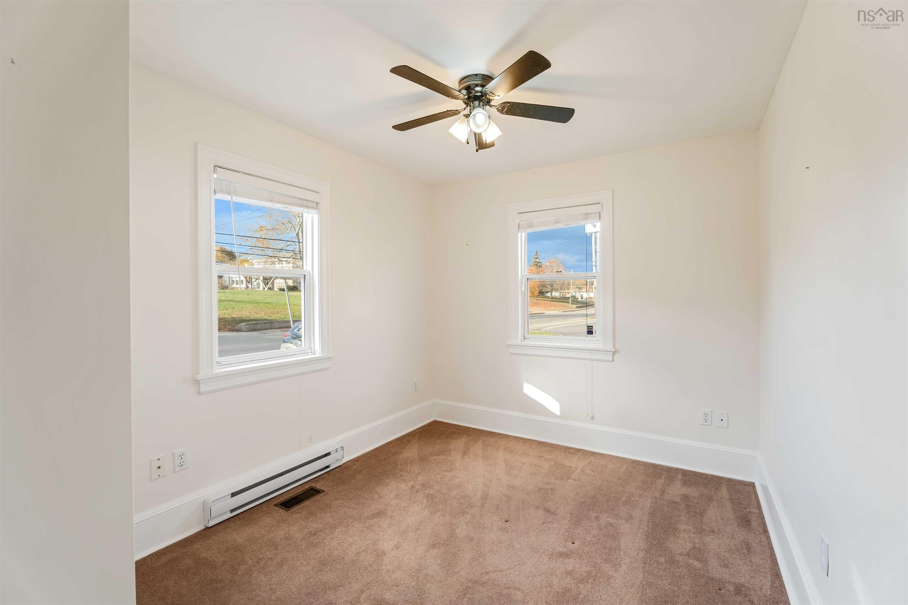 $350,000.00: 8911 Commercial Street, New Minas